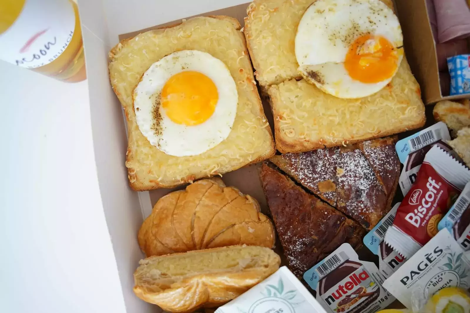 Brunch CocoonBox - Livraison de brunchs à Clermont-Ferrand et agglomération | Contenu de la « Box Brunch Royale » Family à 53 €