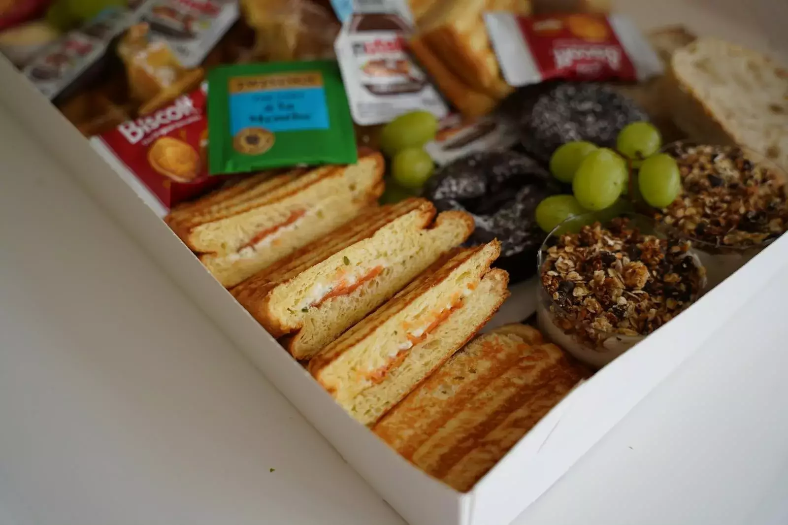 Brunch CocoonBox - Livraison de brunchs à Clermont-Ferrand et agglomération | Contenu de la « Sunny Box Brunch » Family à 55 €