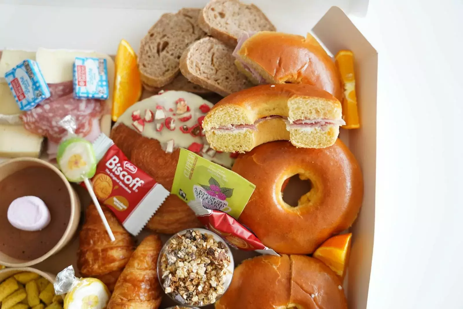 Brunch CocoonBox - Livraison de brunchs à Clermont-Ferrand et agglomération | Contenu de la « Box Brunch Saint-Valentin » Duo à 45 €