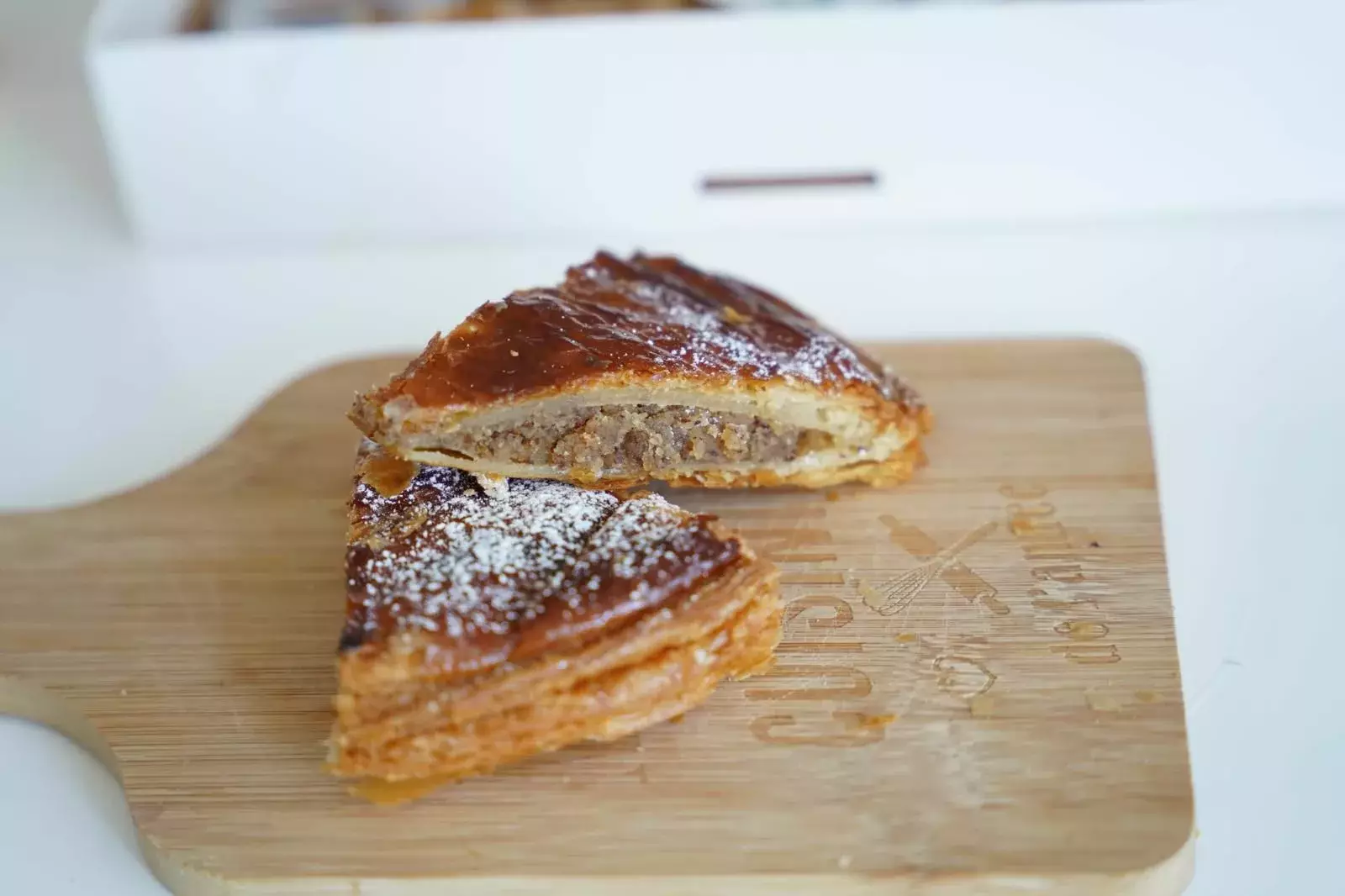 Brunch CocoonBox - Livraison de brunchs à Clermont-Ferrand et agglomération | Contenu de la « Box Brunch Royale » Family à 53 €