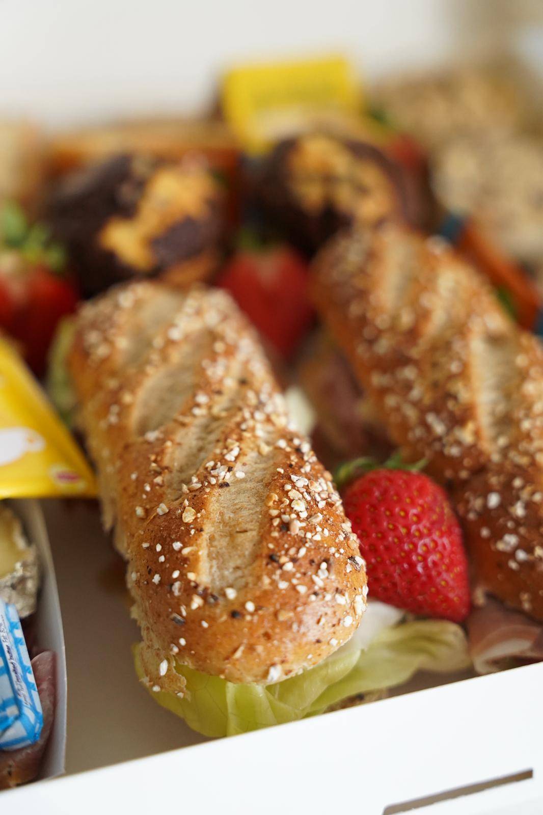 Brunch CocoonBox - Livraison de brunchs à Clermont-Ferrand et agglomération | Contenu de la Box Brunch « Évasion Gourmande » Solo à 27 €