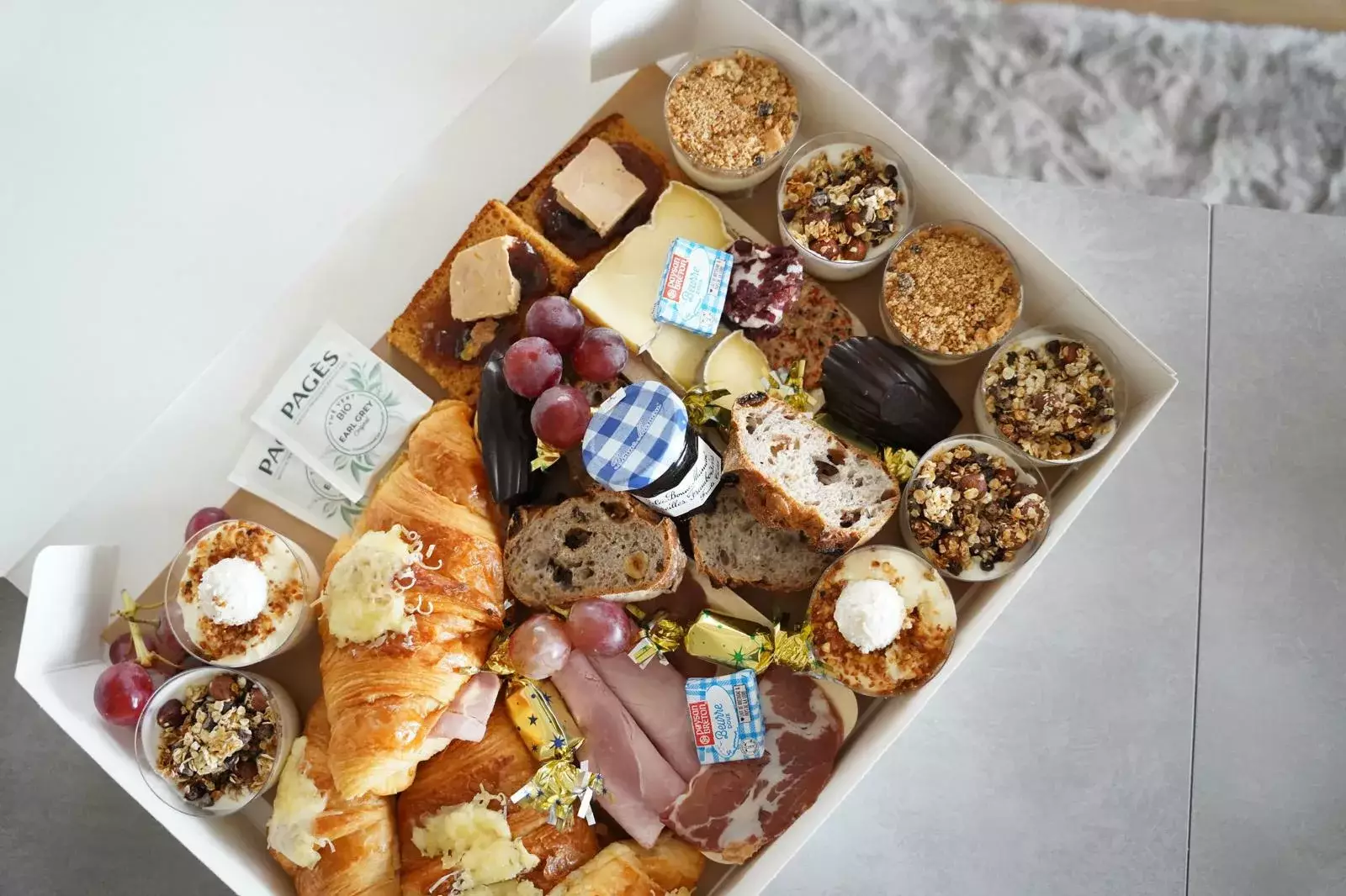Brunch CocoonBox - Livraison de brunchs à Clermont-Ferrand et agglomération | Contenu de la « Christmas Box Brunch » Family à 53 €