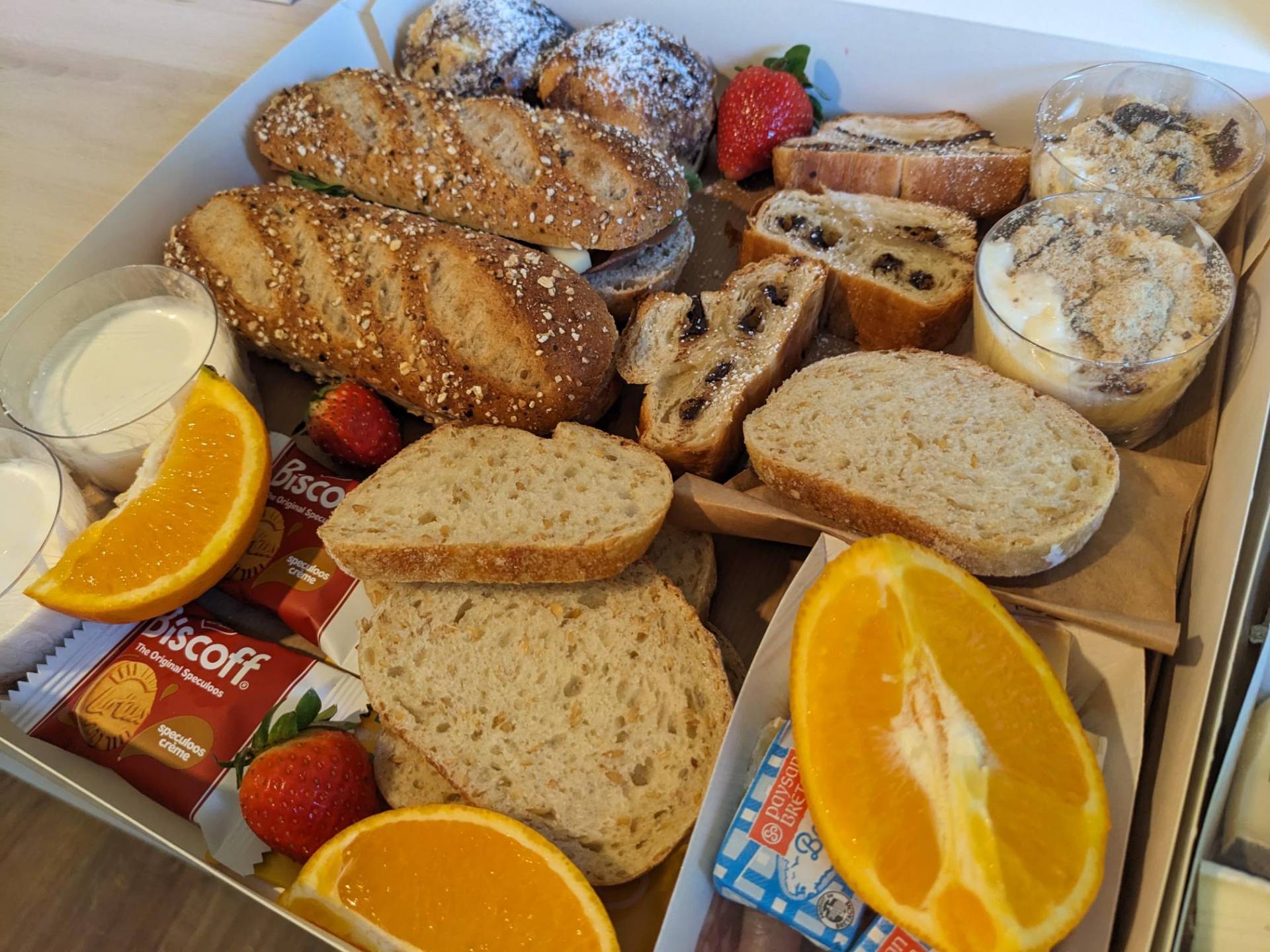 Brunch CocoonBox - Livraison de brunchs à Clermont-Ferrand et agglomération | Contenu de la Box Brunch « Évasion Gourmande » Duo à 43 €