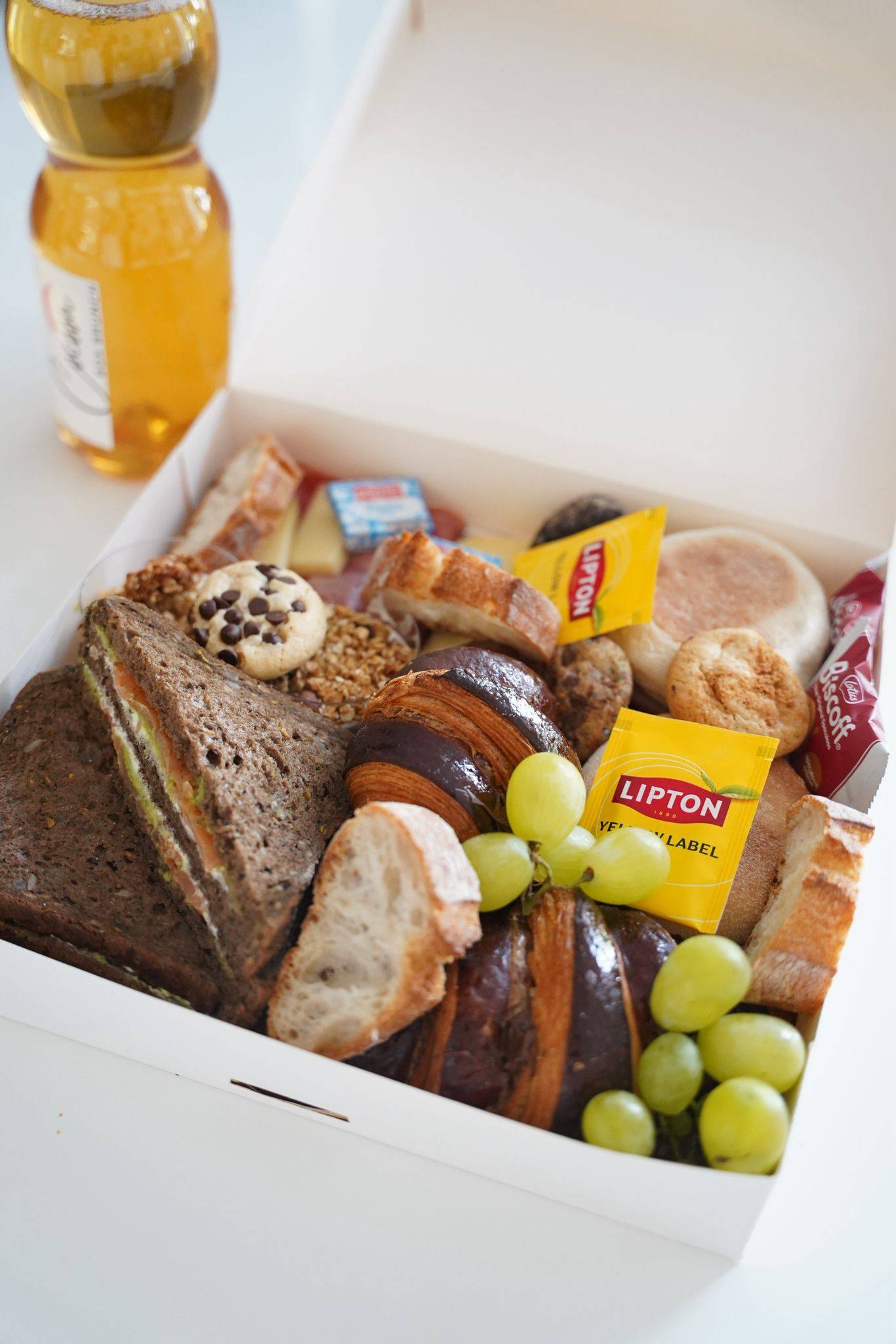 Brunch CocoonBox - Livraison de brunchs à Clermont-Ferrand et agglomération | Contenu de la Box Brunch « Les P’tits Plaisirs » Duo à 43 €