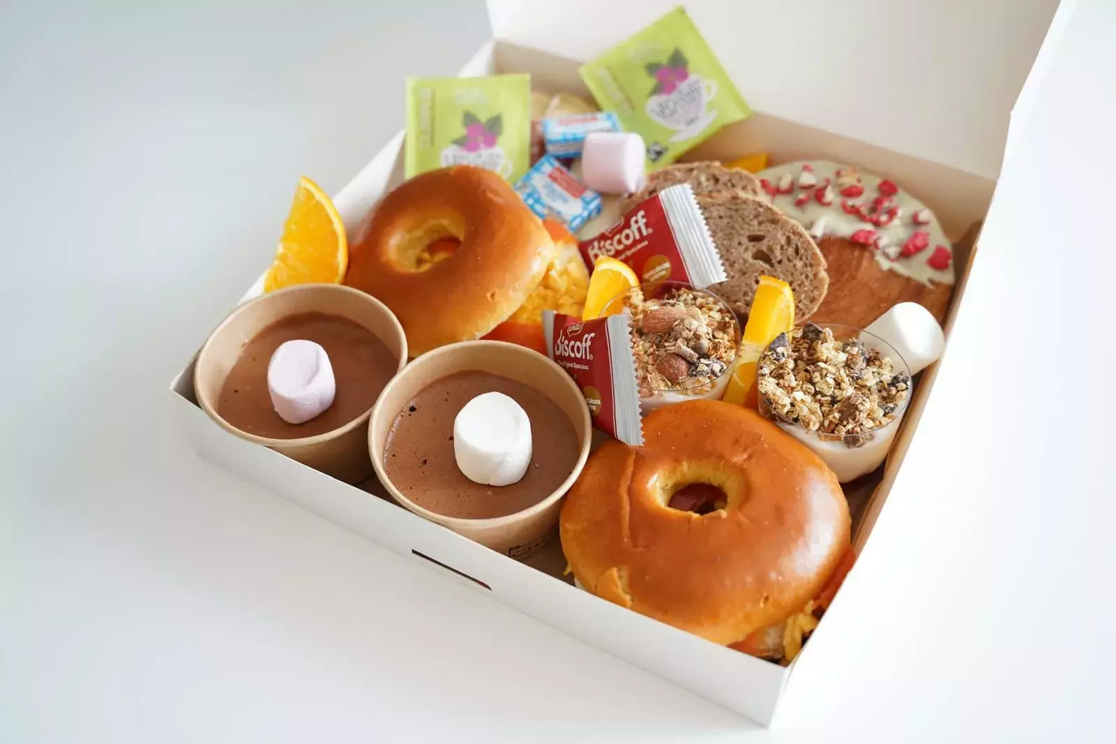 Brunch CocoonBox - Livraison de brunchs à Clermont-Ferrand et agglomération | Contenu de la « Box Brunch Saint-Valentin » Duo à 45 €