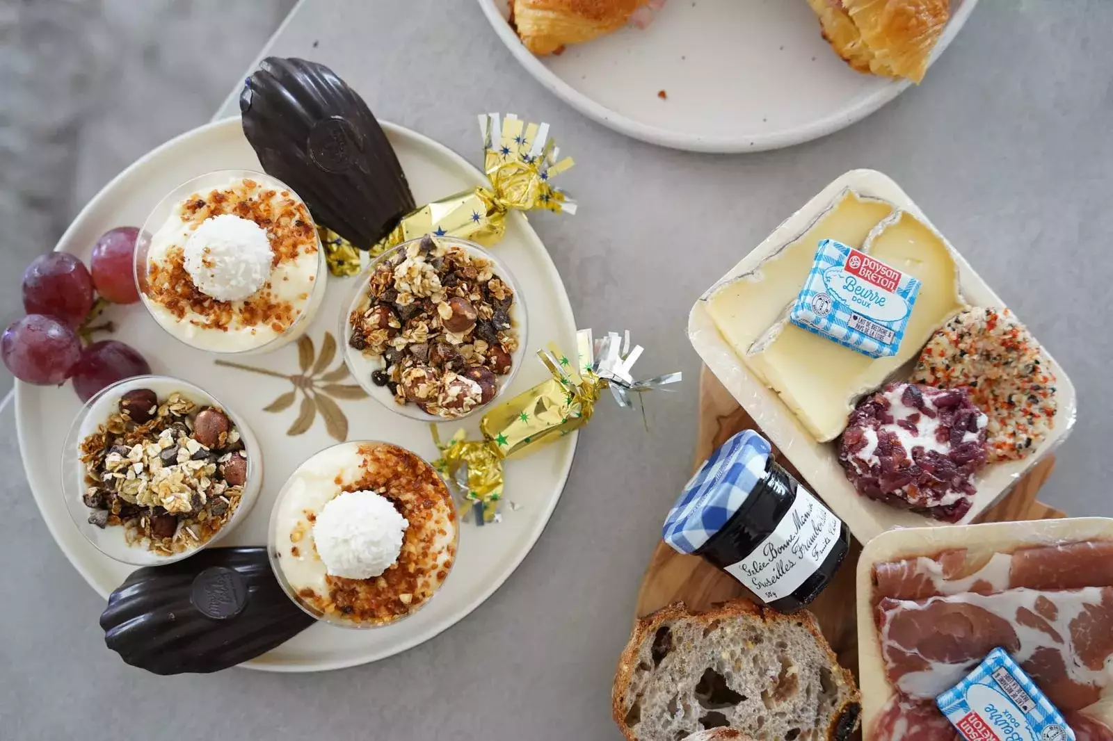 Brunch CocoonBox - Livraison de brunchs à Clermont-Ferrand et agglomération | Contenu de la « Christmas Box Brunch » Family à 53 €