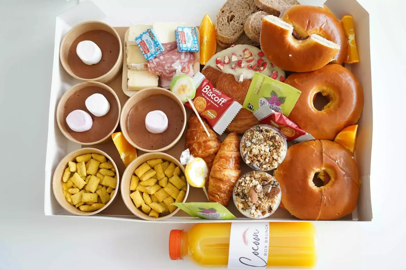 Brunch CocoonBox - Livraison de brunchs à Clermont-Ferrand et agglomération | Contenu de la « Box Brunch Saint-Valentin » Family à 55 €