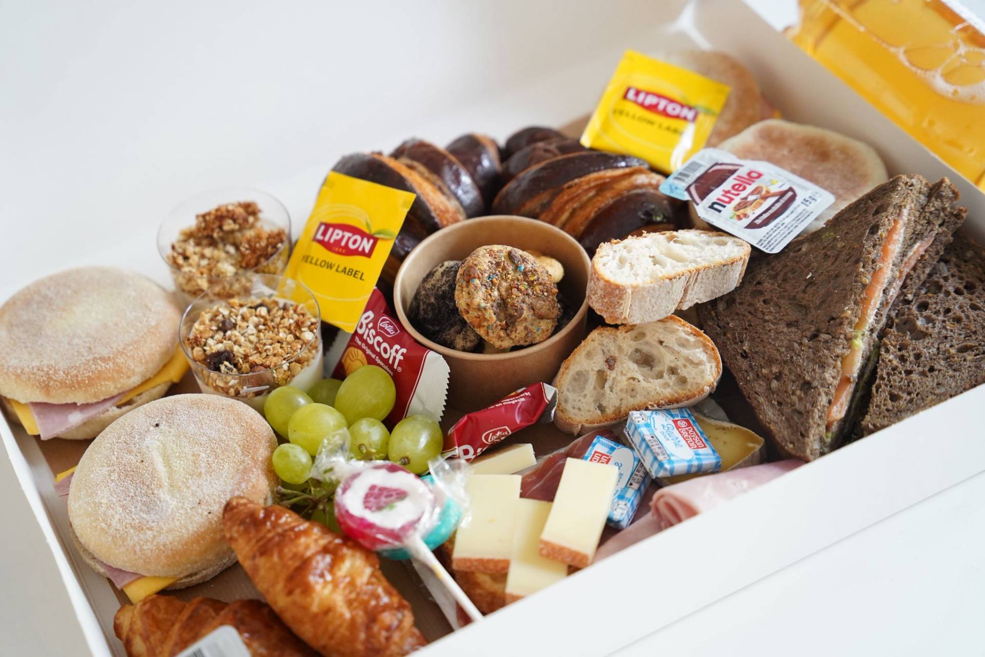 Brunch CocoonBox - Livraison de brunchs à Clermont-Ferrand et agglomération | Contenu de la Box Brunch « Les P’tits Plaisirs » Family à 53 €