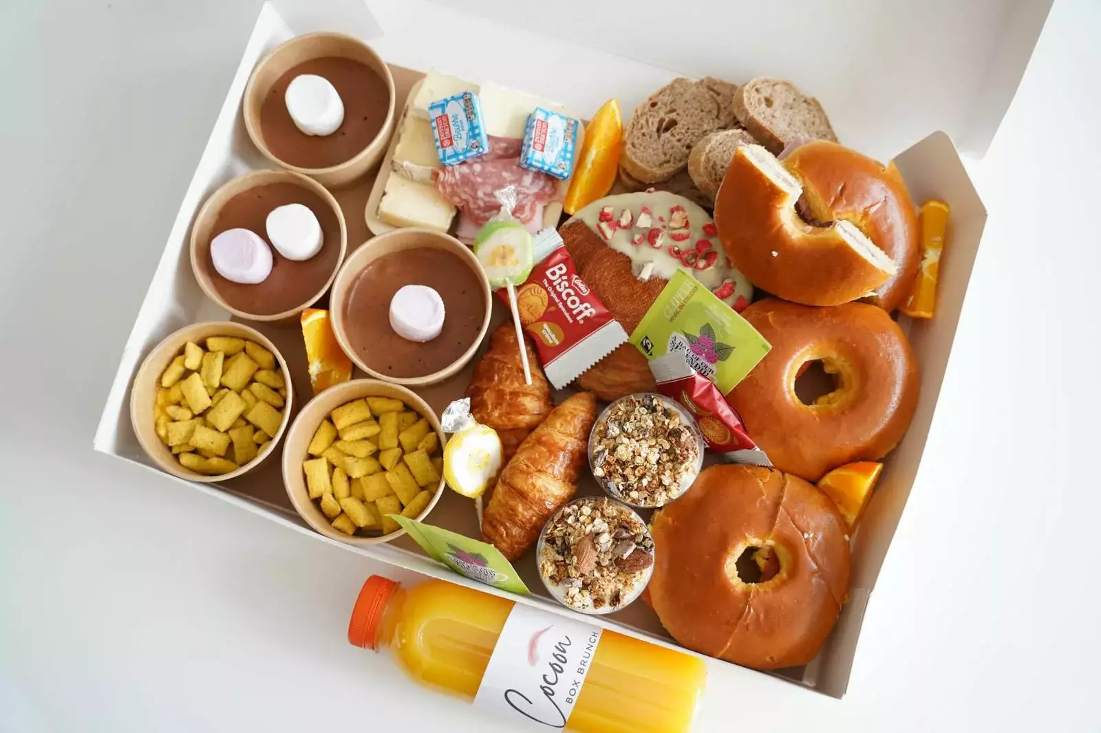 Brunch CocoonBox - Livraison de brunchs à Clermont-Ferrand et agglomération | Contenu de la « Box Brunch Saint-Valentin » Family à 55 €