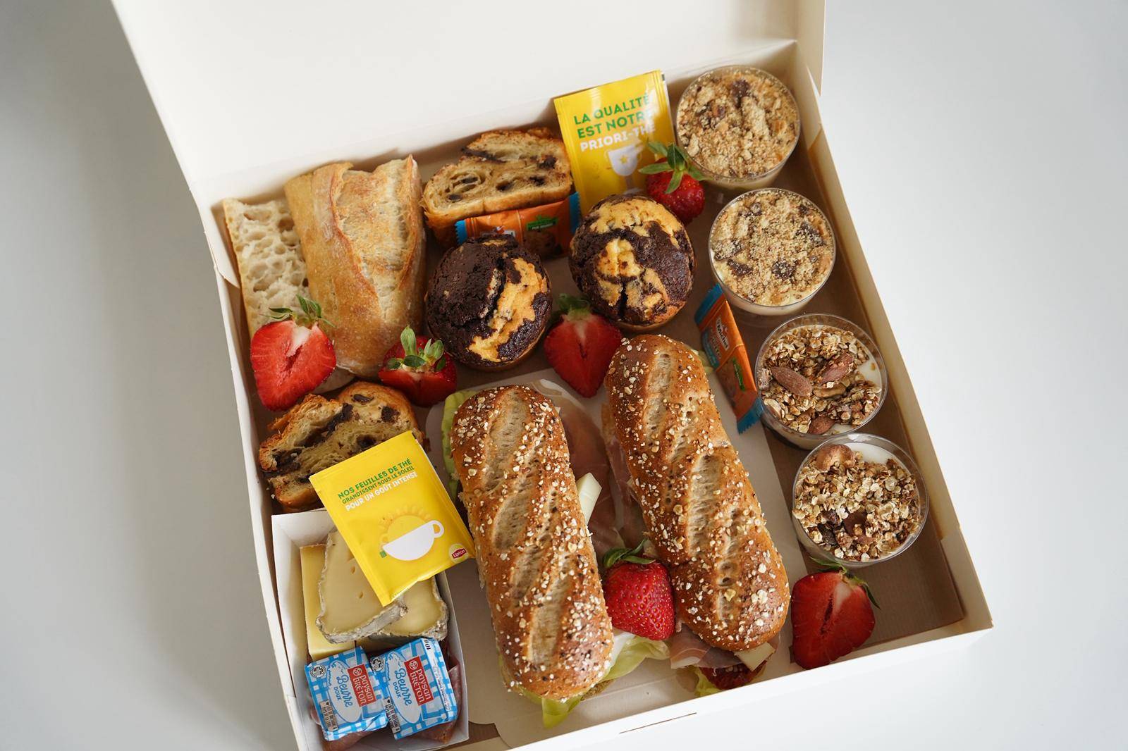 Brunch CocoonBox - Livraison de brunchs à Clermont-Ferrand et agglomération | Contenu de la Box Brunch « Évasion Gourmande » Duo à 43 €