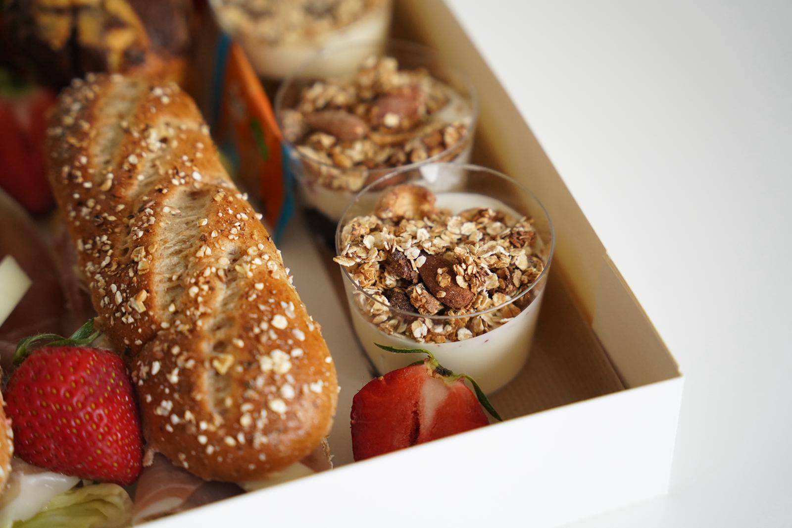 Brunch CocoonBox - Livraison de brunchs à Clermont-Ferrand et agglomération | Contenu de la Box Brunch « Évasion Gourmande » Solo à 27 €
