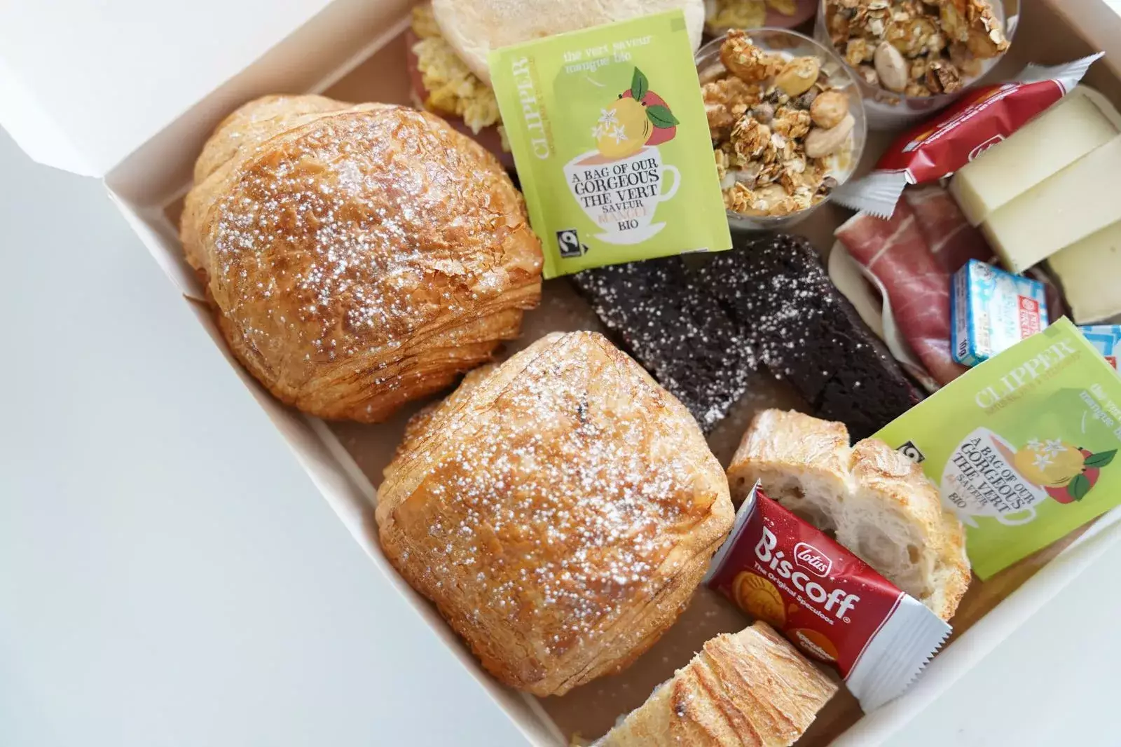 Brunch CocoonBox - Livraison de brunchs à Clermont-Ferrand et agglomération | Contenu de la « Spring Box Brunch » Solo à 29 €