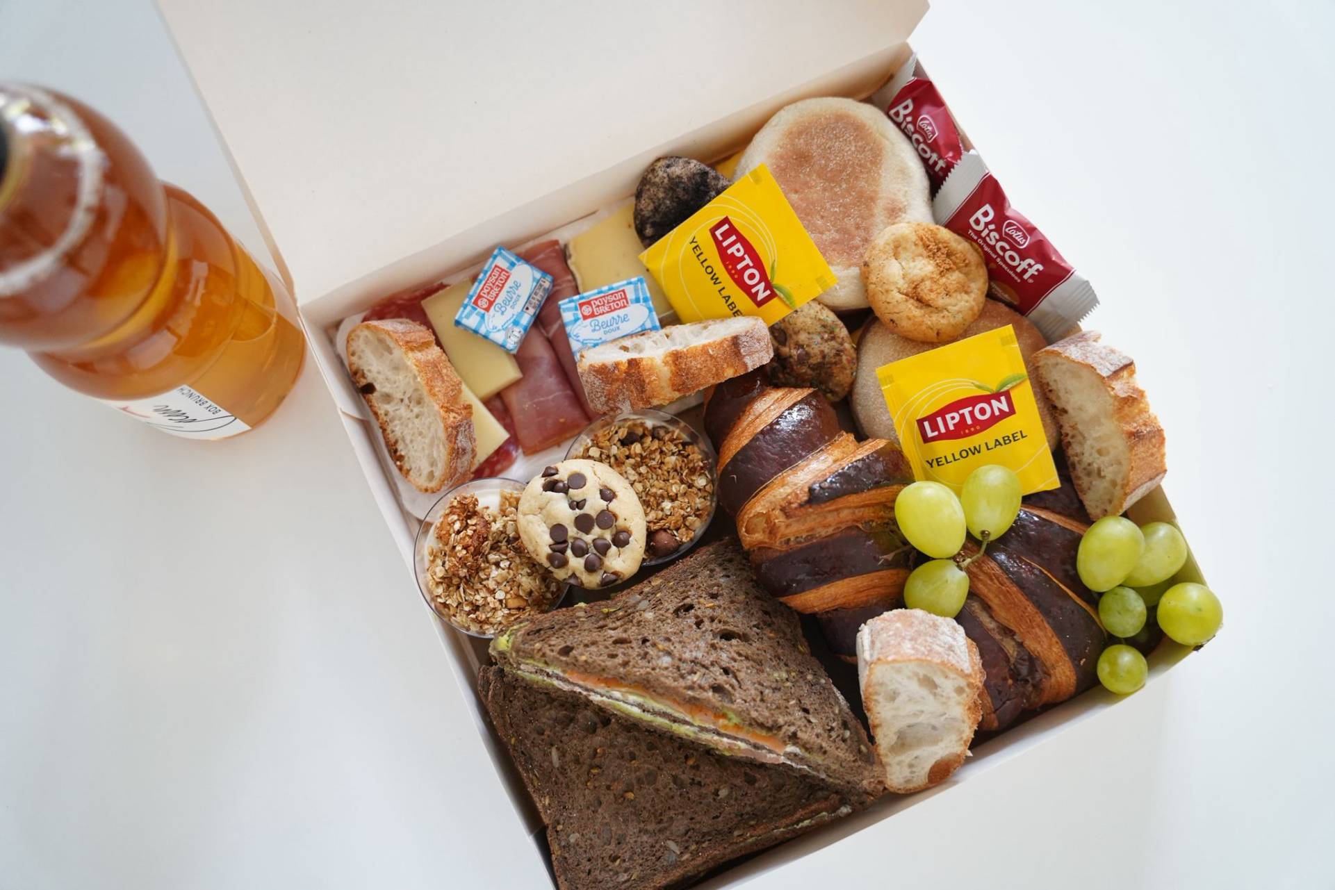 Brunch CocoonBox - Livraison de brunchs à Clermont-Ferrand et agglomération | Contenu de la Box Brunch « Les P’tits Plaisirs » Duo à 43 €