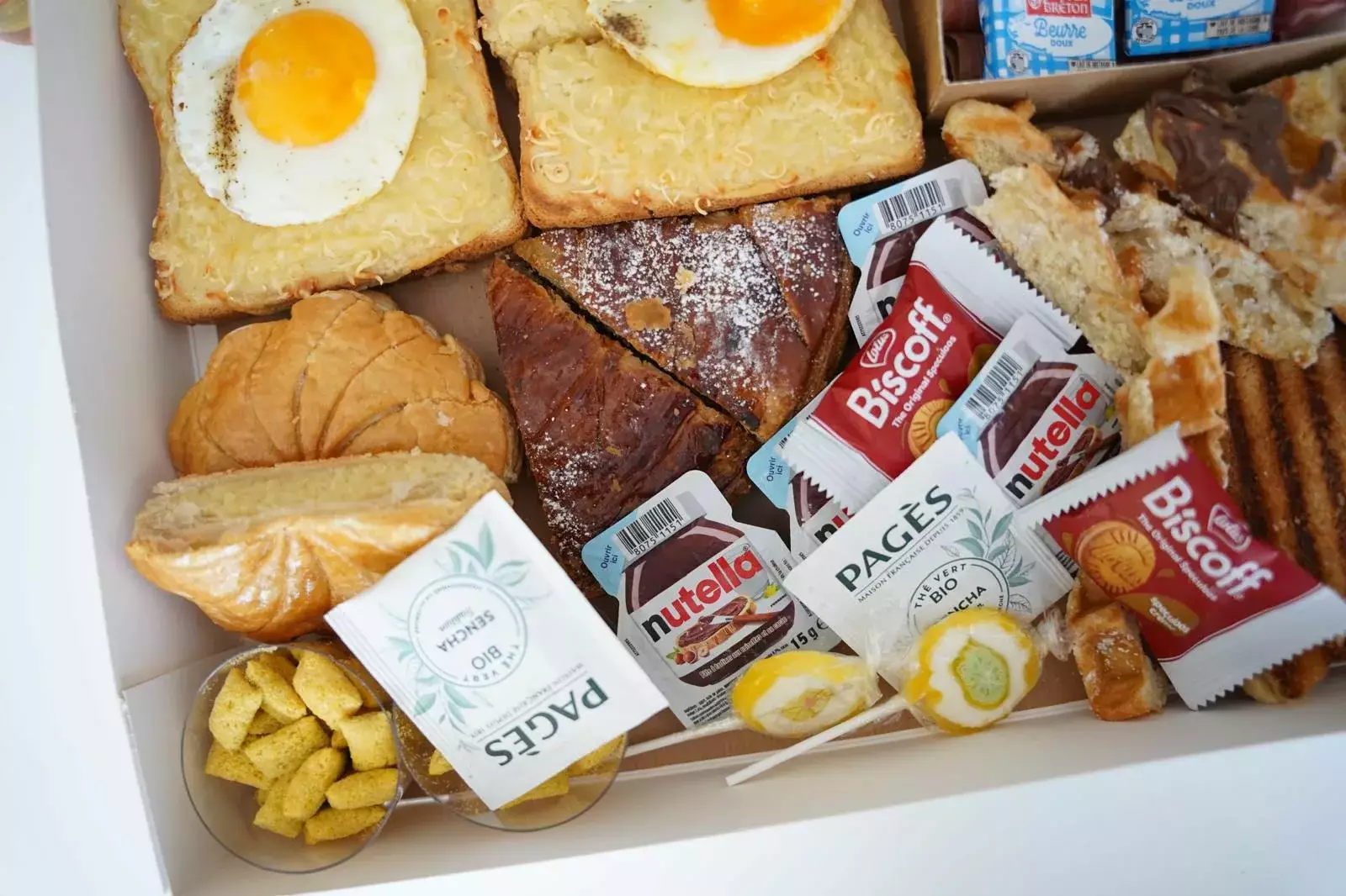 Brunch CocoonBox - Livraison de brunchs à Clermont-Ferrand et agglomération | Contenu de la « Box Brunch Royale » Family à 53 €