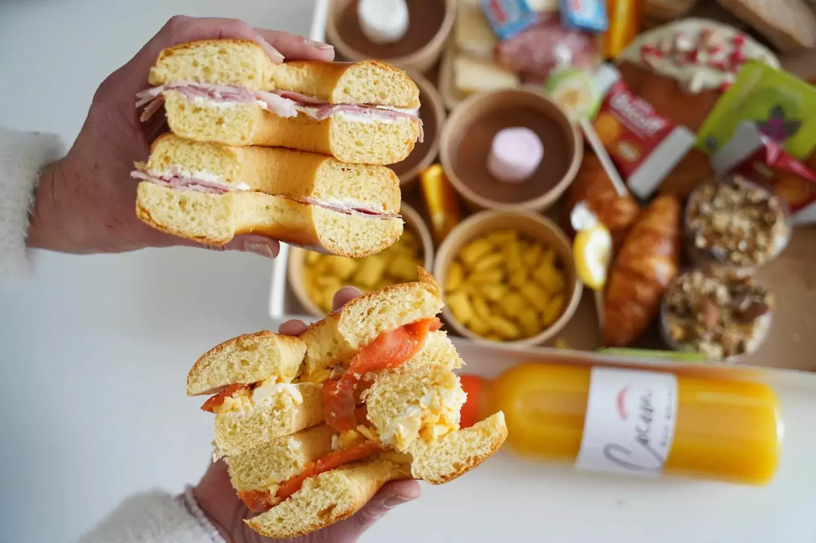 Brunch CocoonBox - Livraison de brunchs à Clermont-Ferrand et agglomération | Contenu de la « Box Brunch Saint-Valentin » Family à 55 €