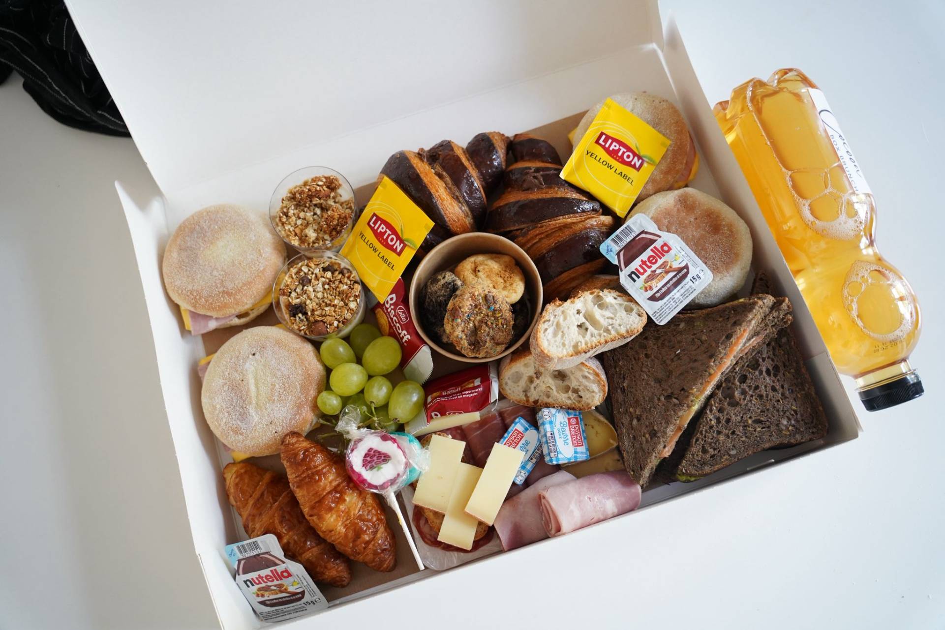 Brunch CocoonBox - Livraison de brunchs à Clermont-Ferrand et agglomération | Contenu de la Box Brunch « Les P’tits Plaisirs » Family à 53 €