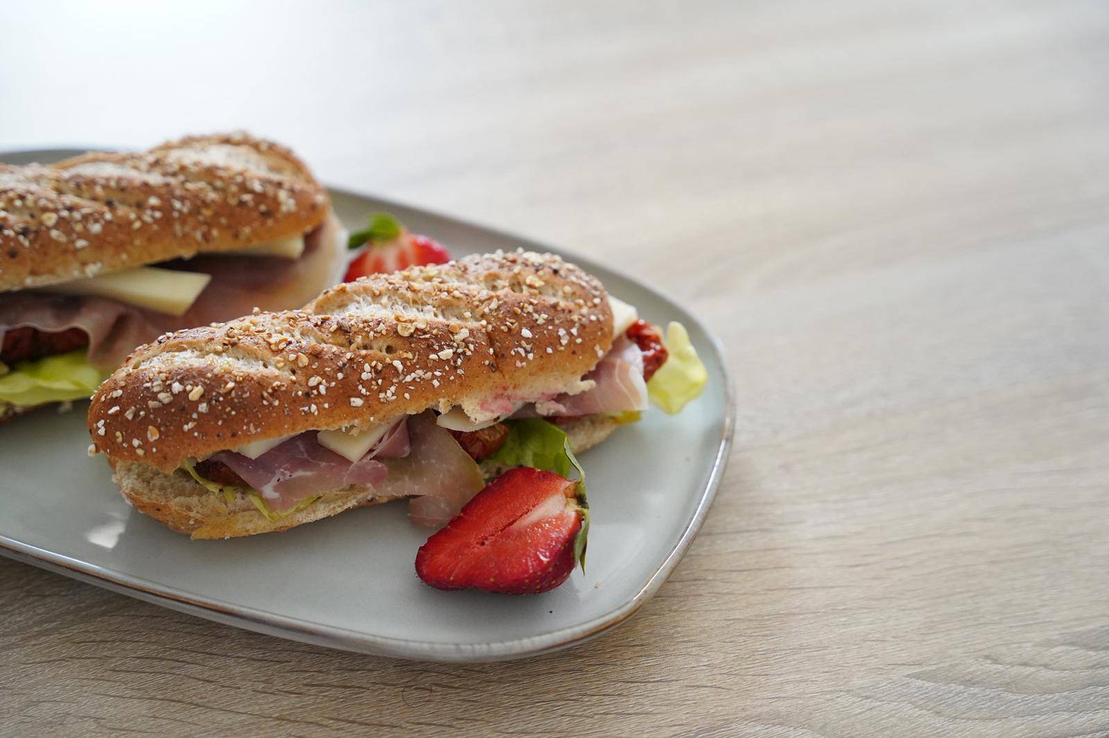 Brunch CocoonBox - Livraison de brunchs à Clermont-Ferrand et agglomération | Contenu de la Box Brunch « Évasion Gourmande » Solo à 27 €