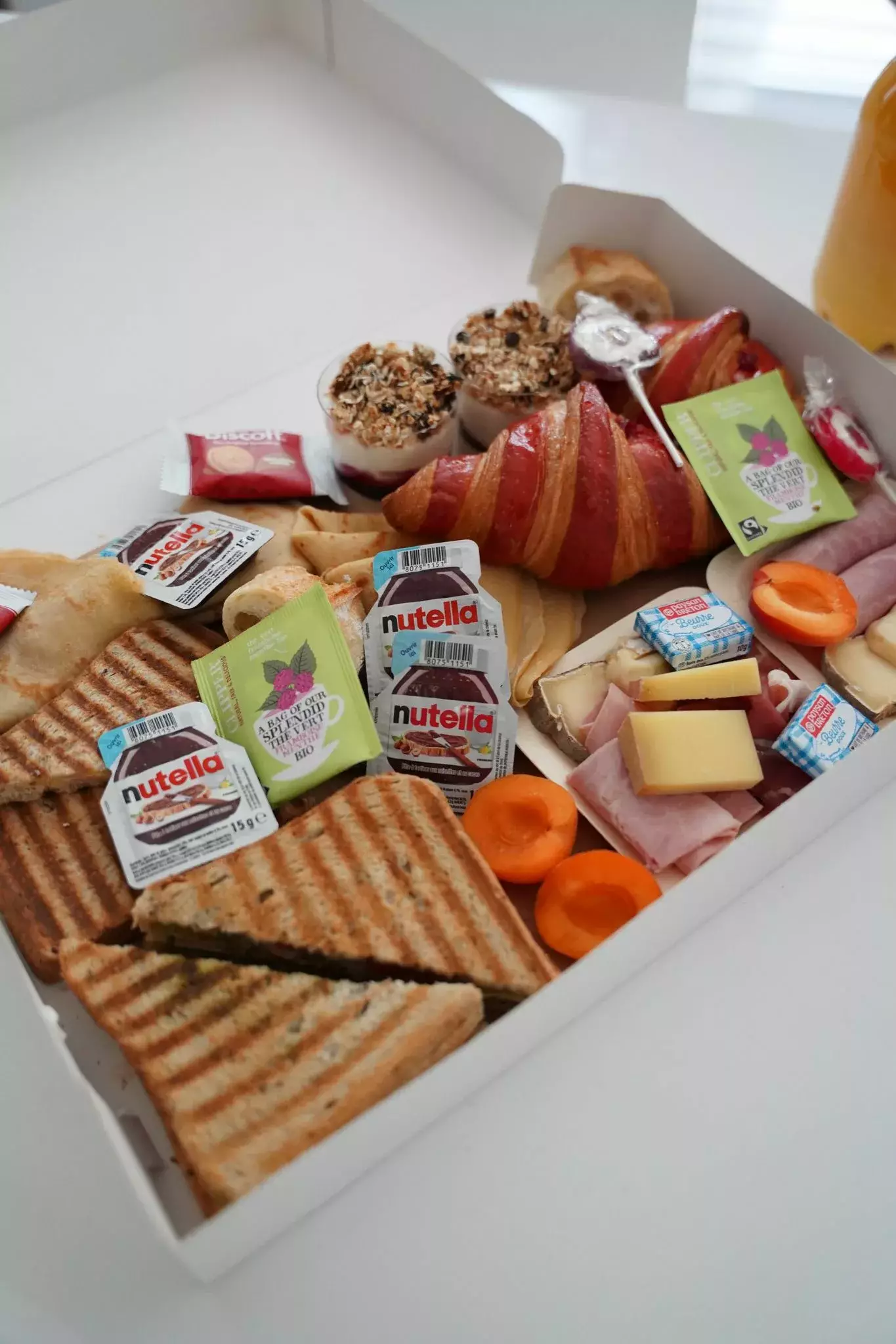 Brunch CocoonBox - Livraison de brunchs à Clermont-Ferrand et agglomération | Contenu de la « Summer Box Brunch » Family à 55 €