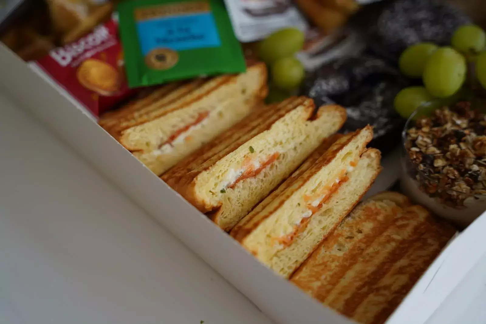 Brunch CocoonBox - Livraison de brunchs à Clermont-Ferrand et agglomération | Contenu de la « Sunny Box Brunch » Family à 55 €