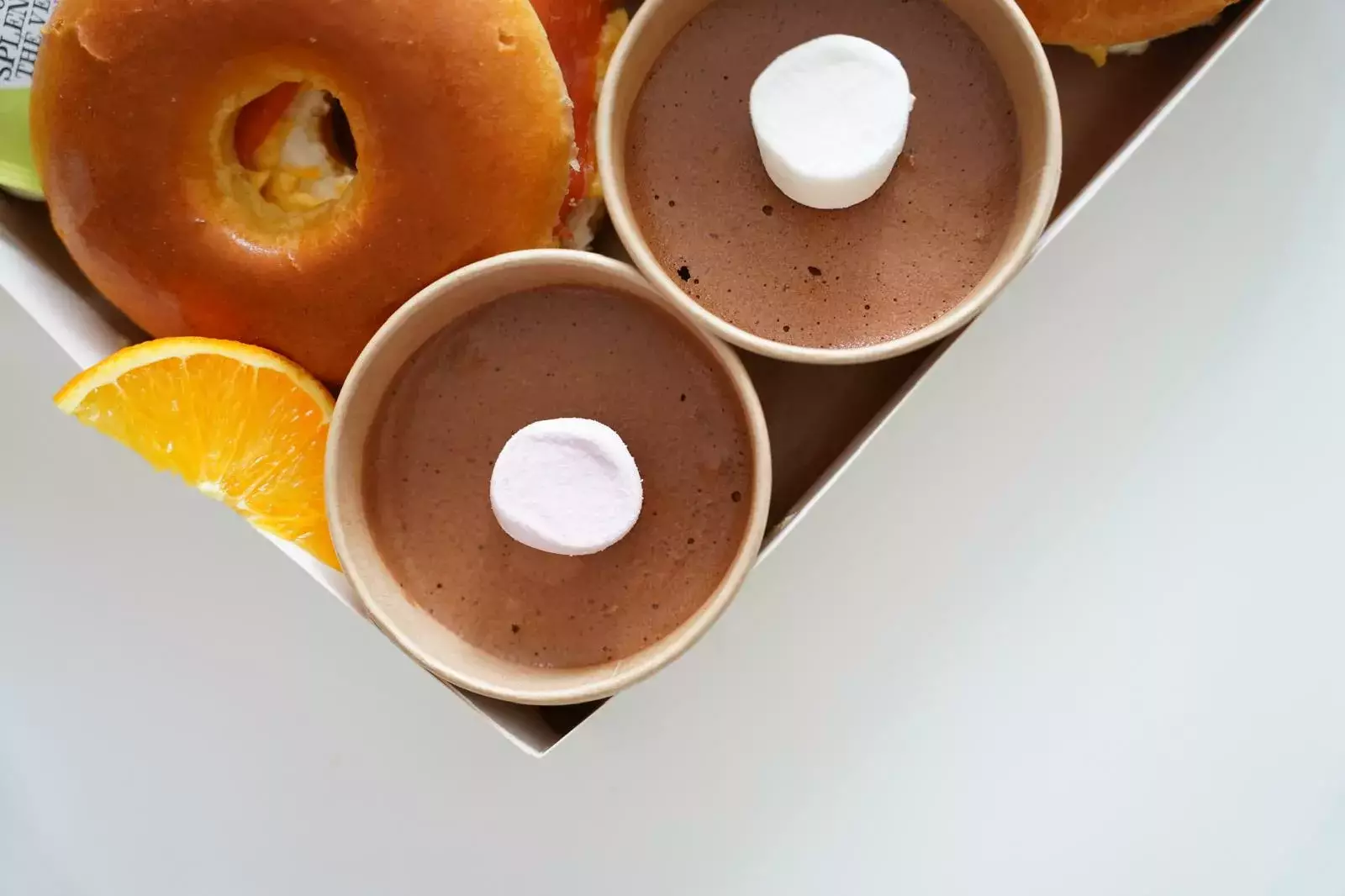 Brunch CocoonBox - Livraison de brunchs à Clermont-Ferrand et agglomération | Contenu de la « Box Brunch Saint-Valentin » Duo à 45 €