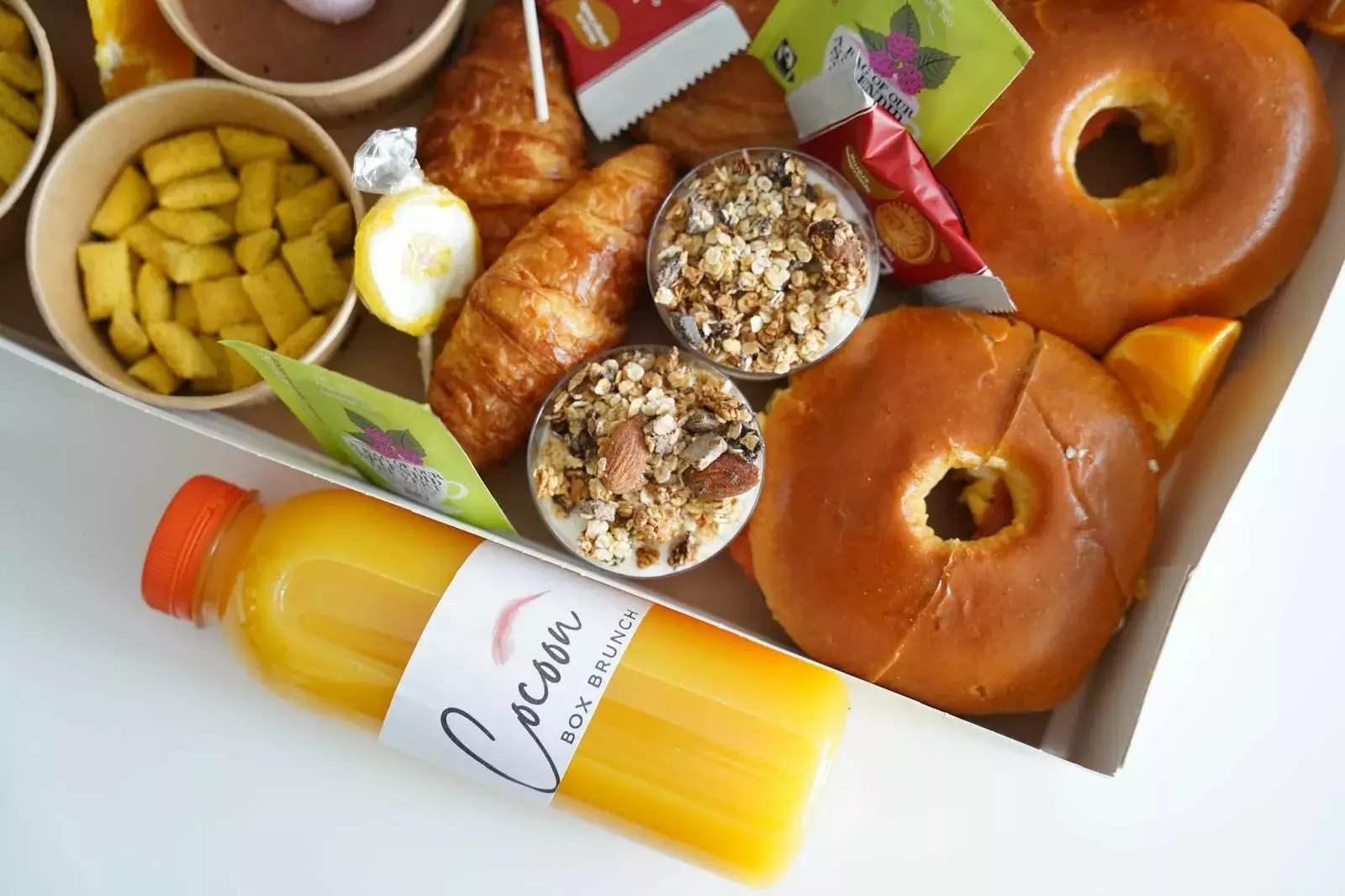 Brunch CocoonBox - Livraison de brunchs à Clermont-Ferrand et agglomération | Contenu de la « Box Brunch Saint-Valentin » Family à 55 €