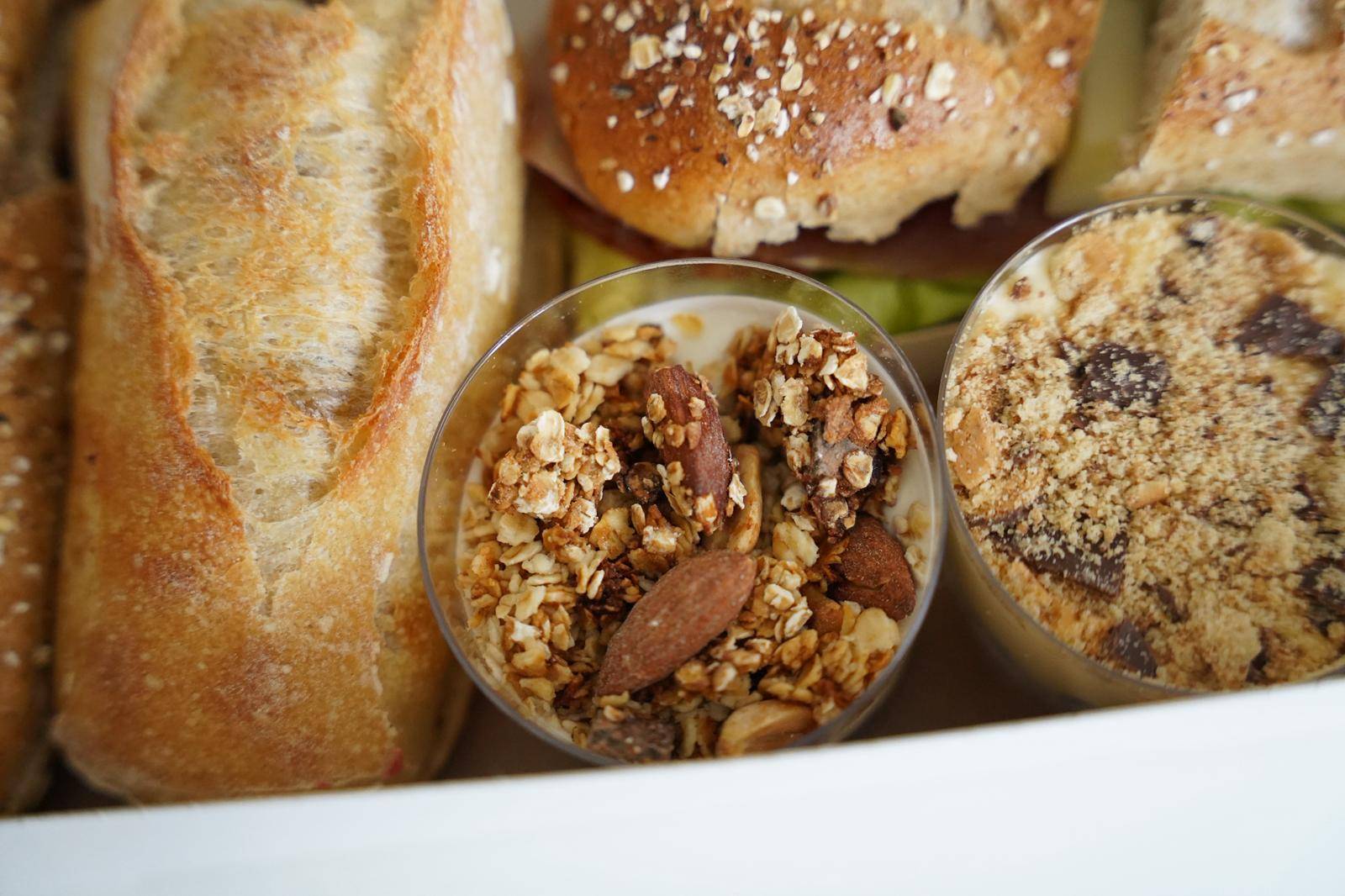 Brunch CocoonBox - Livraison de brunchs à Clermont-Ferrand et agglomération | Contenu de la Box Brunch « Évasion Gourmande » Family à 53 €