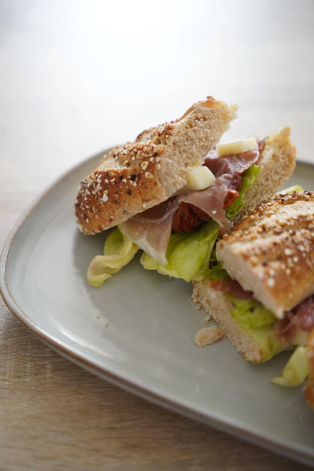 Brunch CocoonBox - Livraison de brunchs à Clermont-Ferrand et agglomération | Contenu de la Box Brunch « Évasion Gourmande » Solo à 27 €