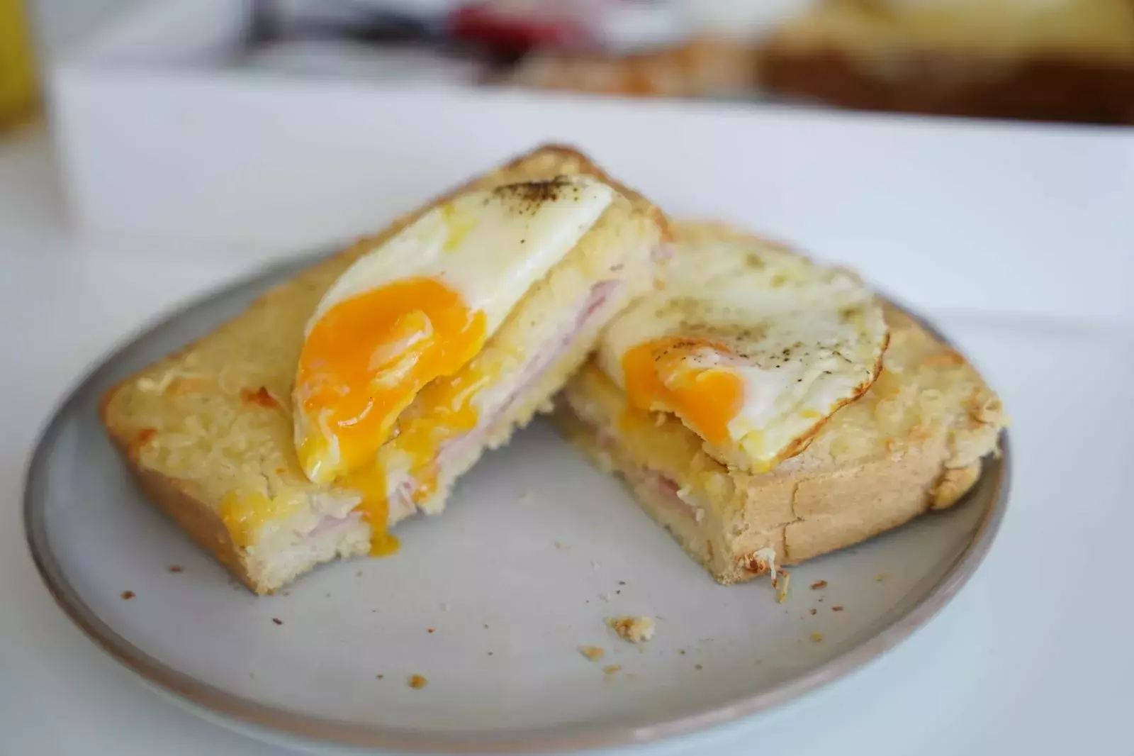 Brunch CocoonBox - Livraison de brunchs à Clermont-Ferrand et agglomération | Contenu de la « Box Brunch Royale » Family à 53 €