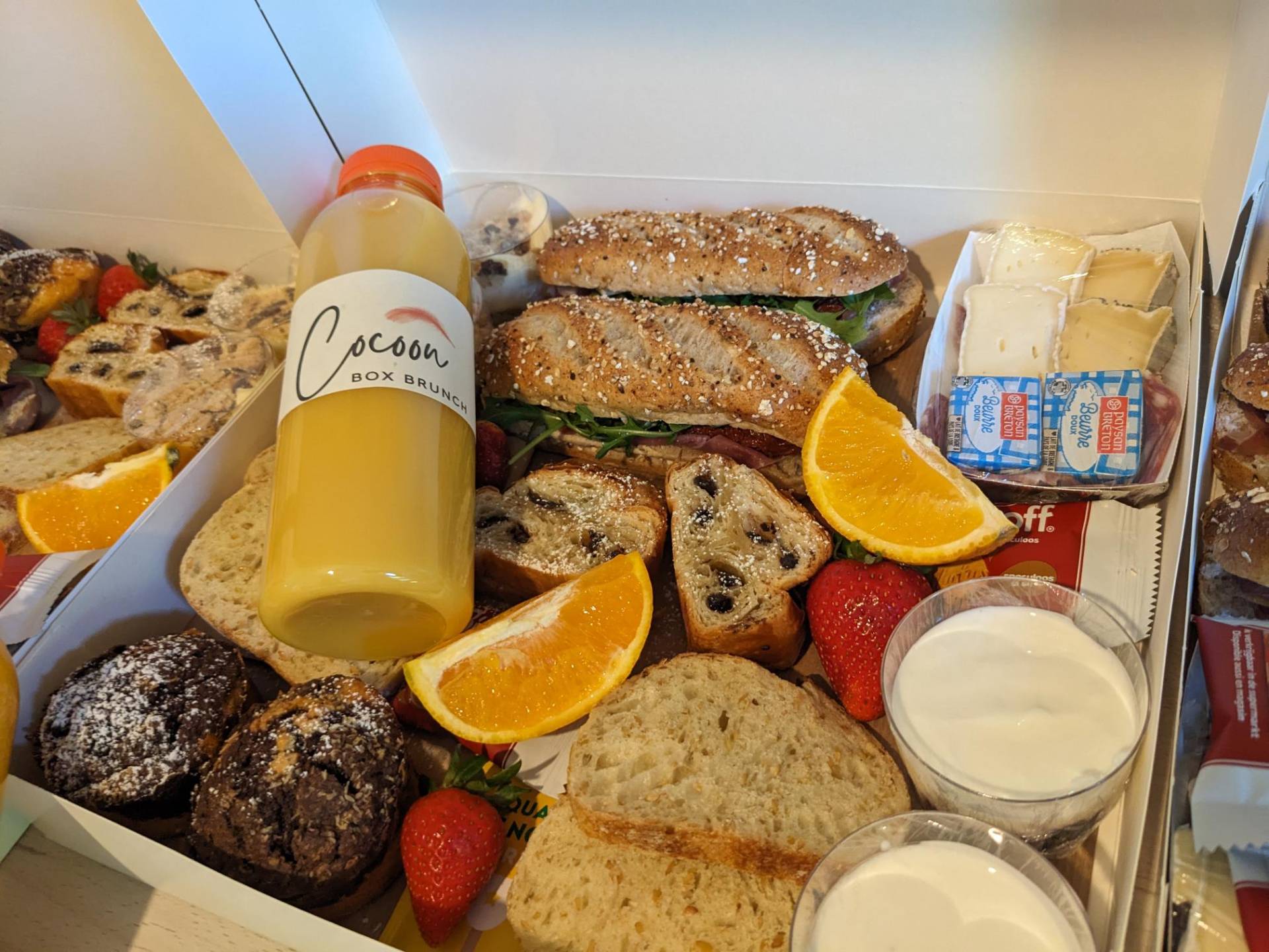Brunch CocoonBox - Livraison de brunchs à Clermont-Ferrand et agglomération | Contenu de la Box Brunch « Évasion Gourmande » Duo à 43 €