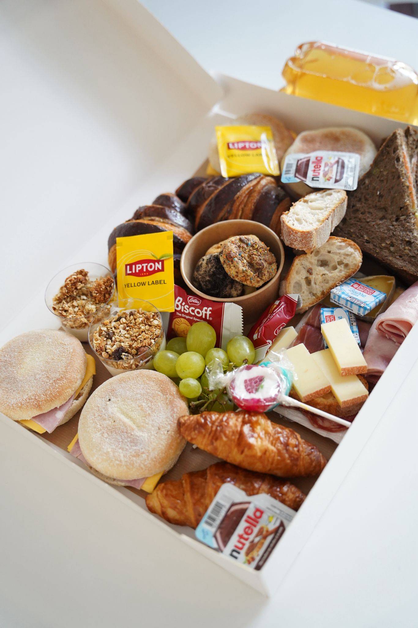Brunch CocoonBox - Livraison de brunchs à Clermont-Ferrand et agglomération | Contenu de la Box Brunch « Les P’tits Plaisirs » Family à 53 €