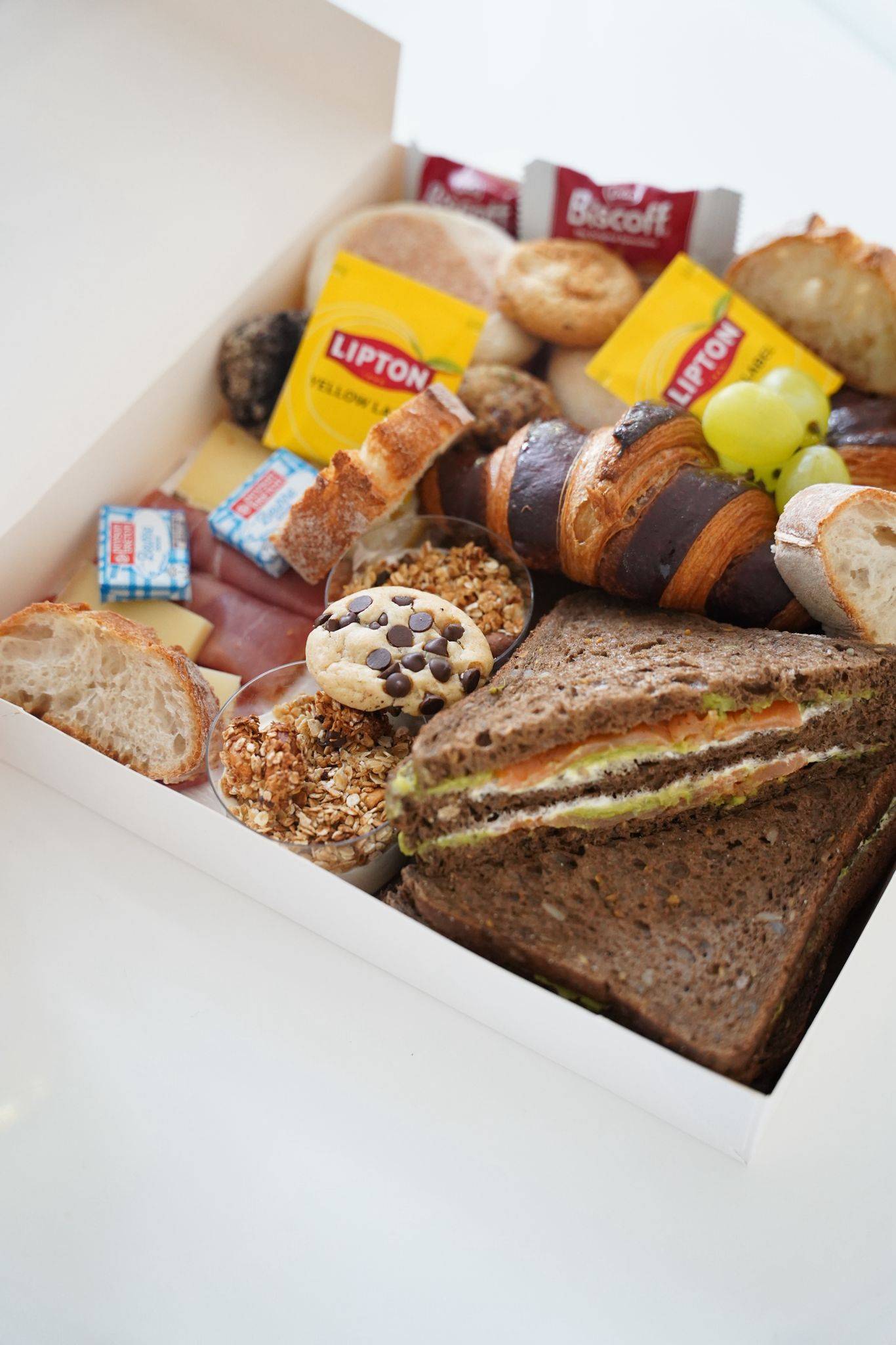 Brunch CocoonBox - Livraison de brunchs à Clermont-Ferrand et agglomération | Contenu de la Box Brunch « Les P’tits Plaisirs » Duo à 43 €