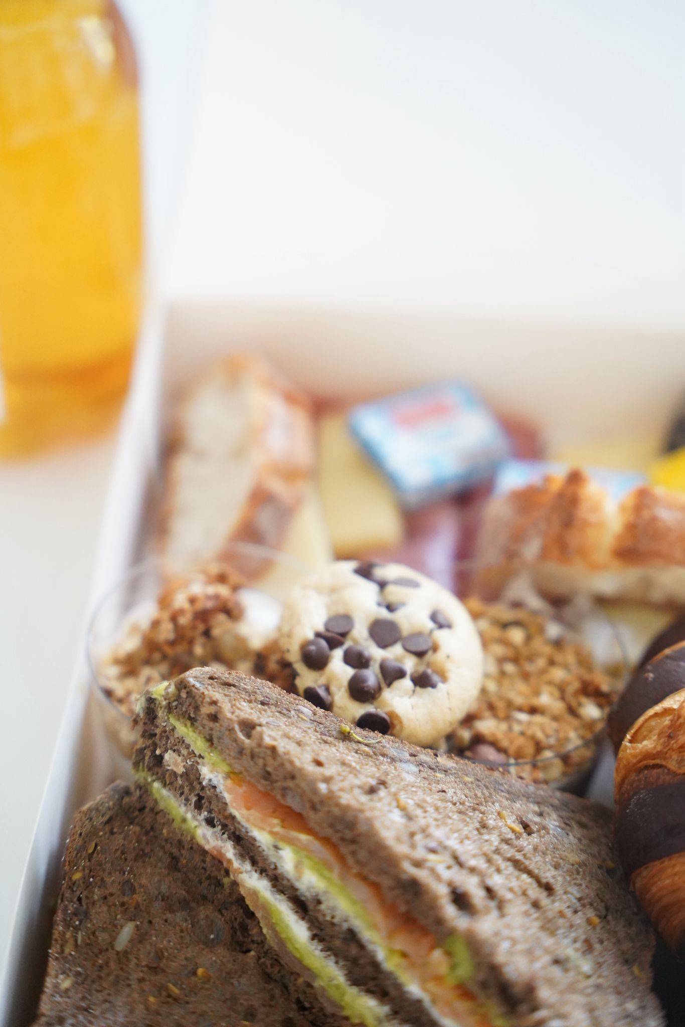 Brunch CocoonBox - Livraison de brunchs à Clermont-Ferrand et agglomération | Contenu de la Box Brunch « Les P’tits Plaisirs » Solo à 27 €