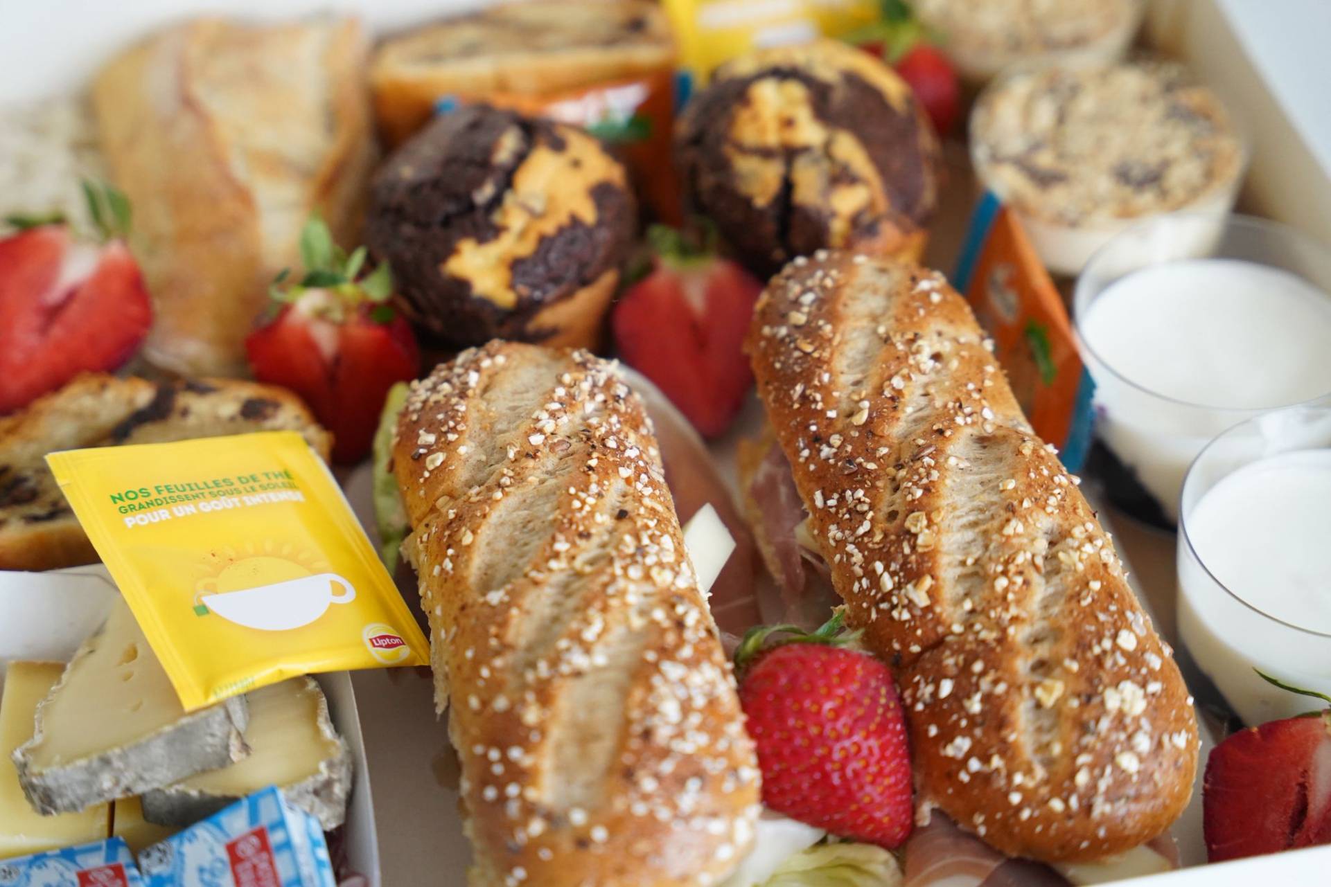 Brunch CocoonBox - Livraison de brunchs à Clermont-Ferrand et agglomération | Contenu de la Box Brunch « Évasion Gourmande » Solo à 27 €