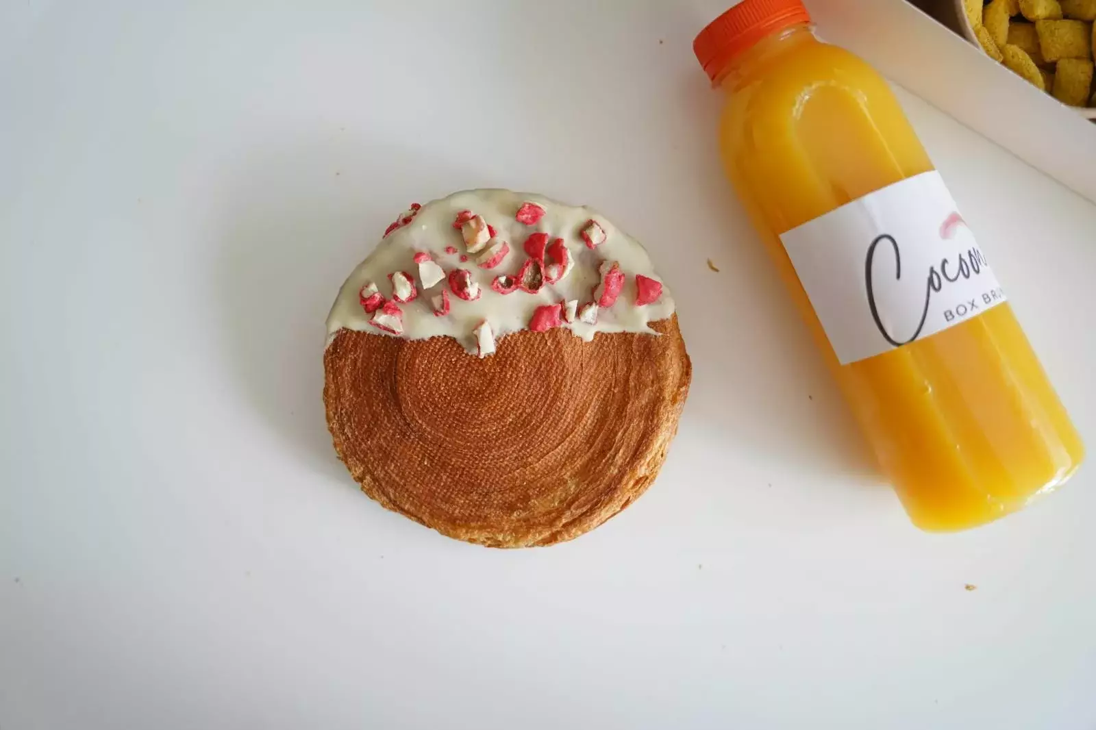 Brunch CocoonBox - Livraison de brunchs à Clermont-Ferrand et agglomération | Contenu de la « Box Brunch Saint-Valentin » Duo à 45 €