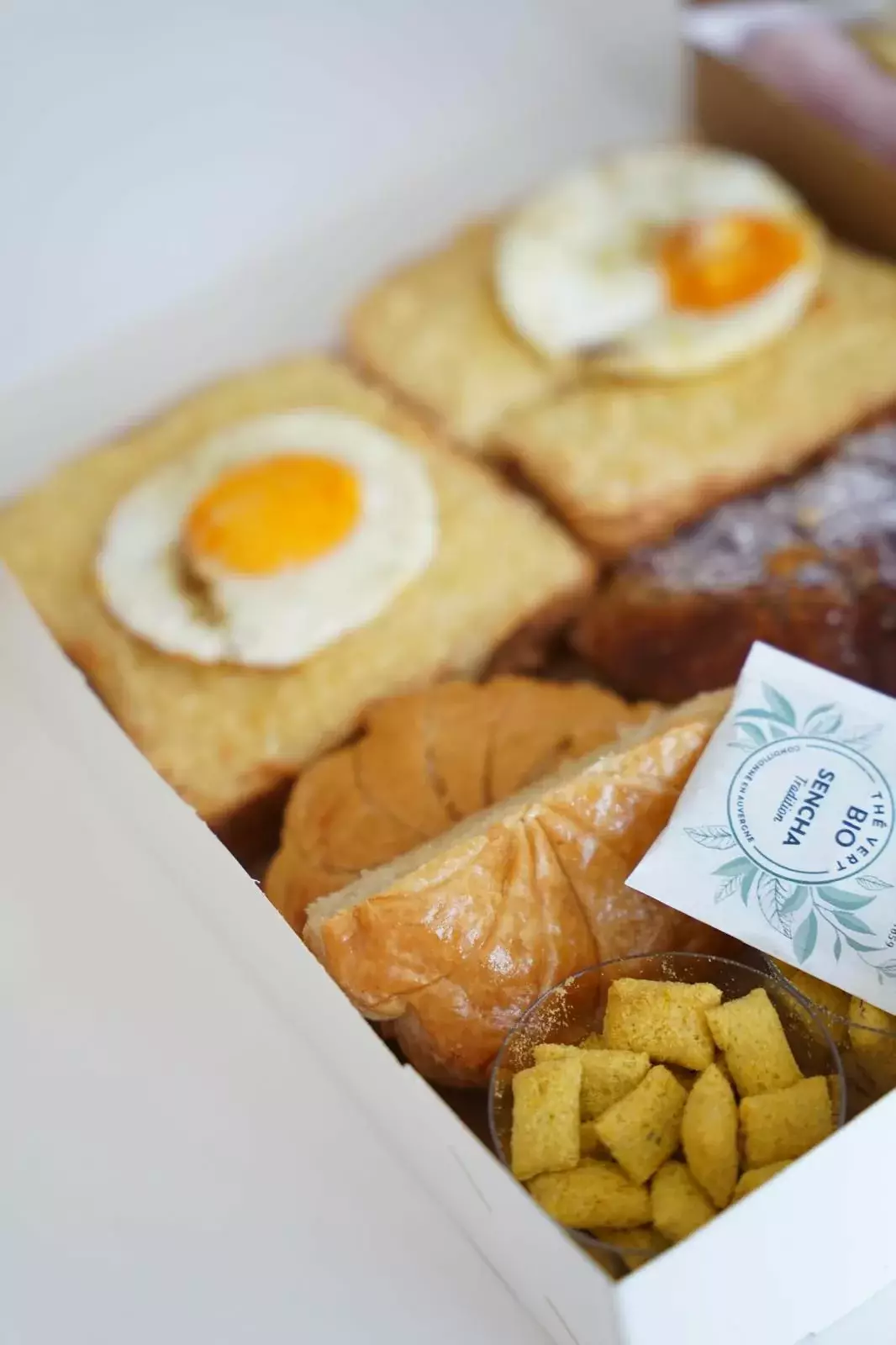 Brunch CocoonBox - Livraison de brunchs à Clermont-Ferrand et agglomération | Contenu de la « Box Brunch Royale » Family à 53 €
