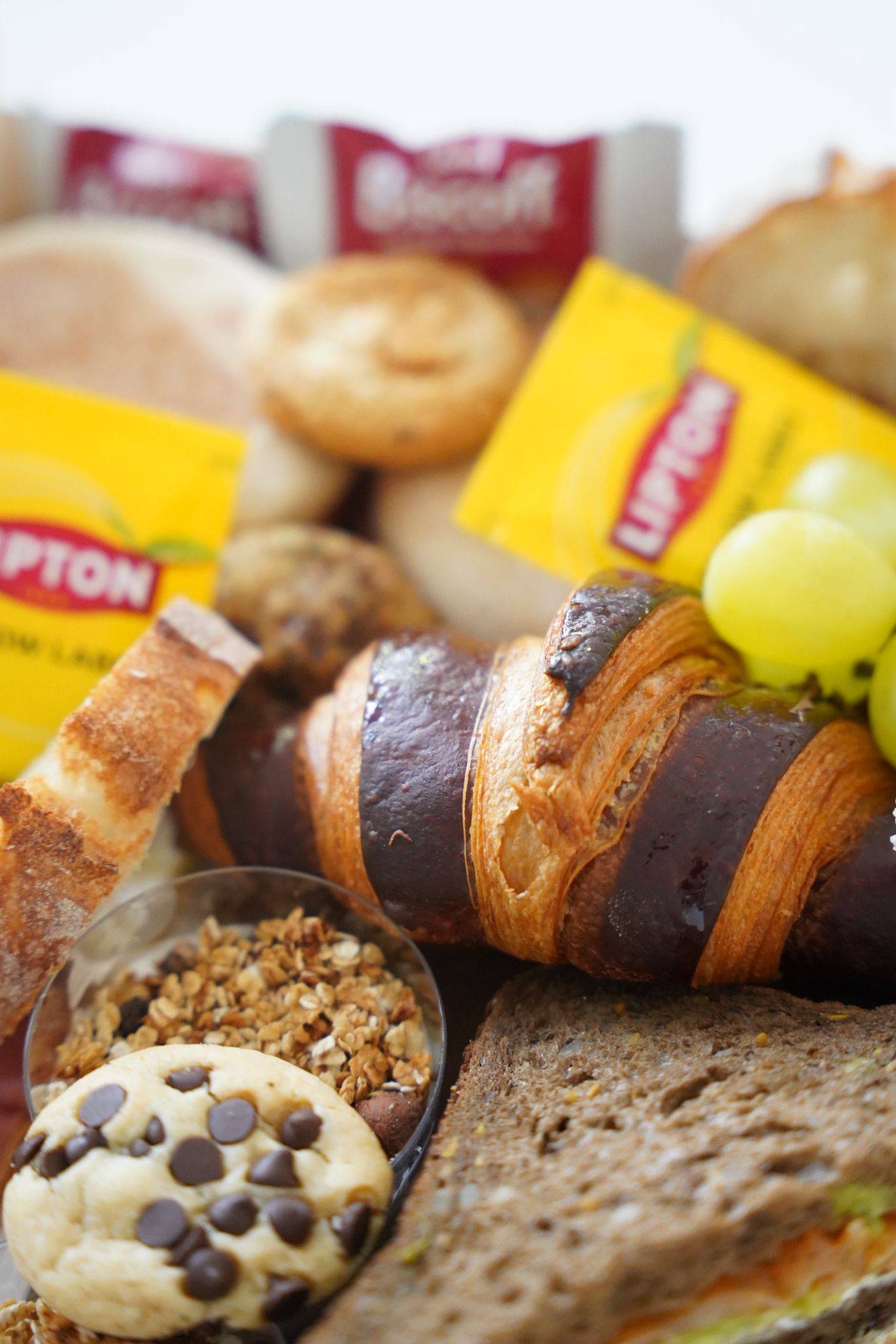 Brunch CocoonBox - Livraison de brunchs à Clermont-Ferrand et agglomération | Contenu de la Box Brunch « Les P’tits Plaisirs » Solo à 27 €