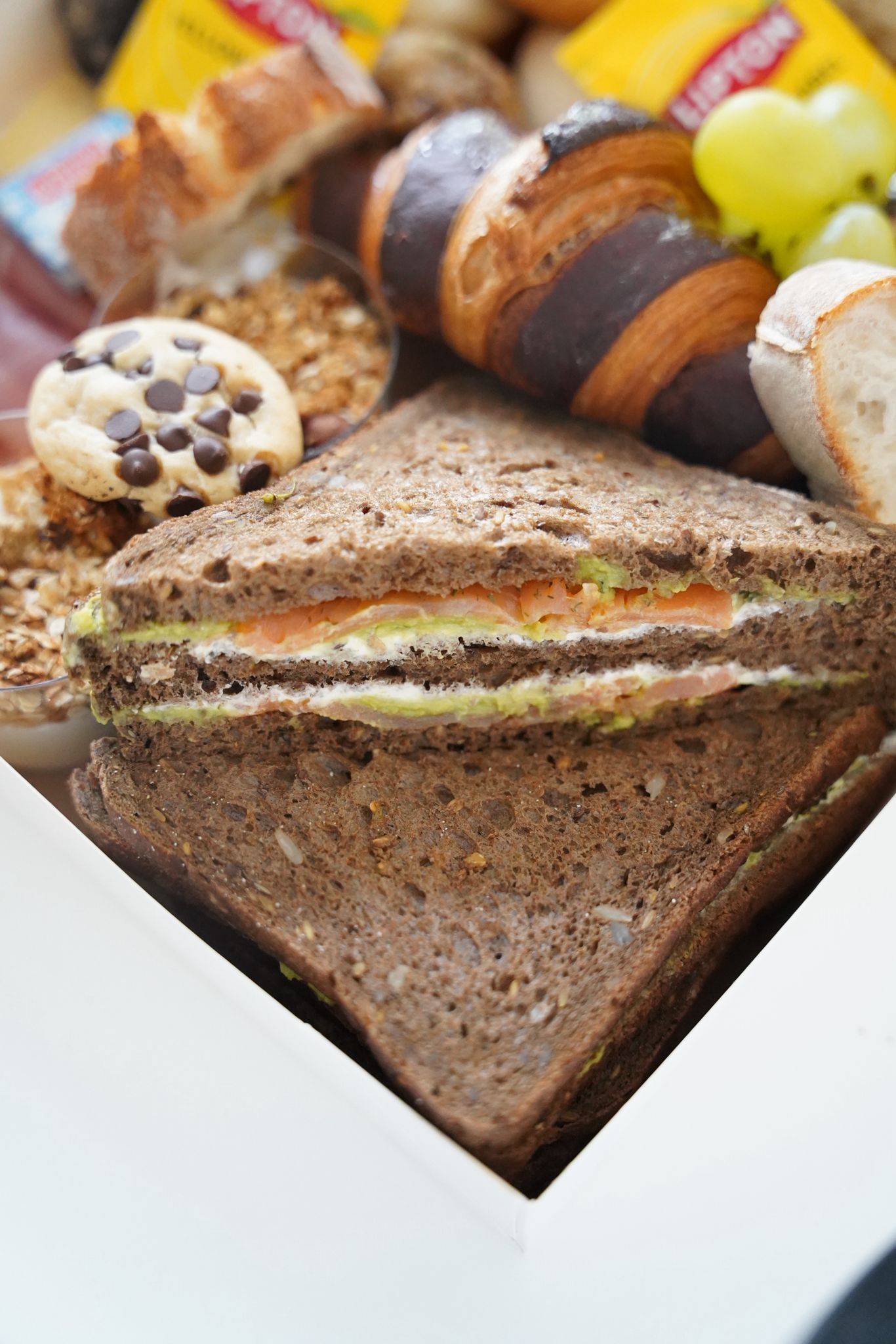 Brunch CocoonBox - Livraison de brunchs à Clermont-Ferrand et agglomération | Contenu de la Box Brunch « Les P’tits Plaisirs » Solo à 27 €