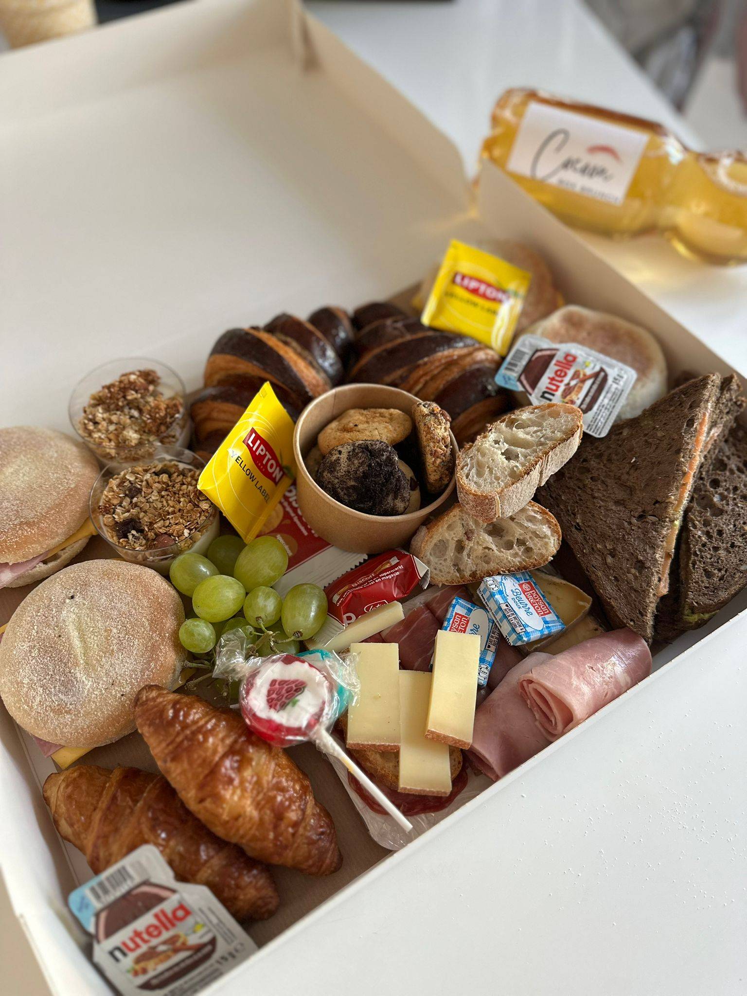 Brunch CocoonBox - Livraison de brunchs à Clermont-Ferrand et agglomération | Contenu de la Box Brunch « Les P’tits Plaisirs » Family à 53 €