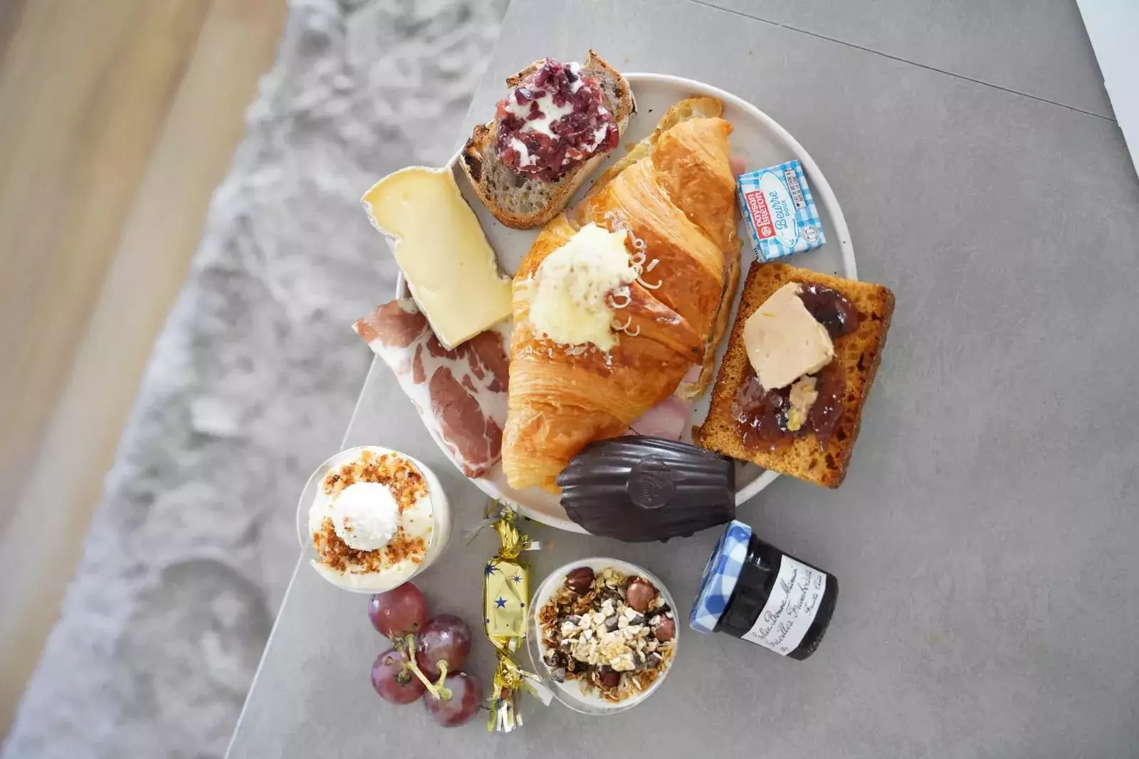 Brunch CocoonBox - Livraison de brunchs à Clermont-Ferrand et agglomération | Contenu de la « Christmas Box Brunch » Solo à 27 €
