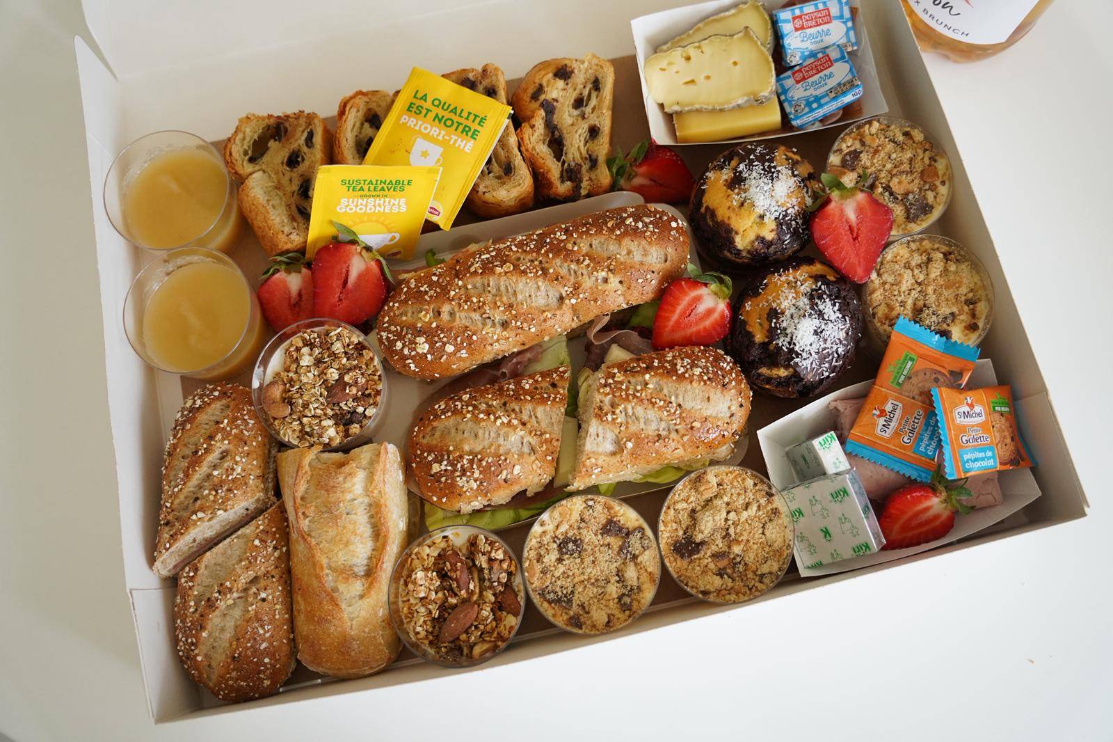 Brunch CocoonBox - Livraison de brunchs à Clermont-Ferrand et agglomération | Contenu de la Box Brunch « Évasion Gourmande » Family à 53 €