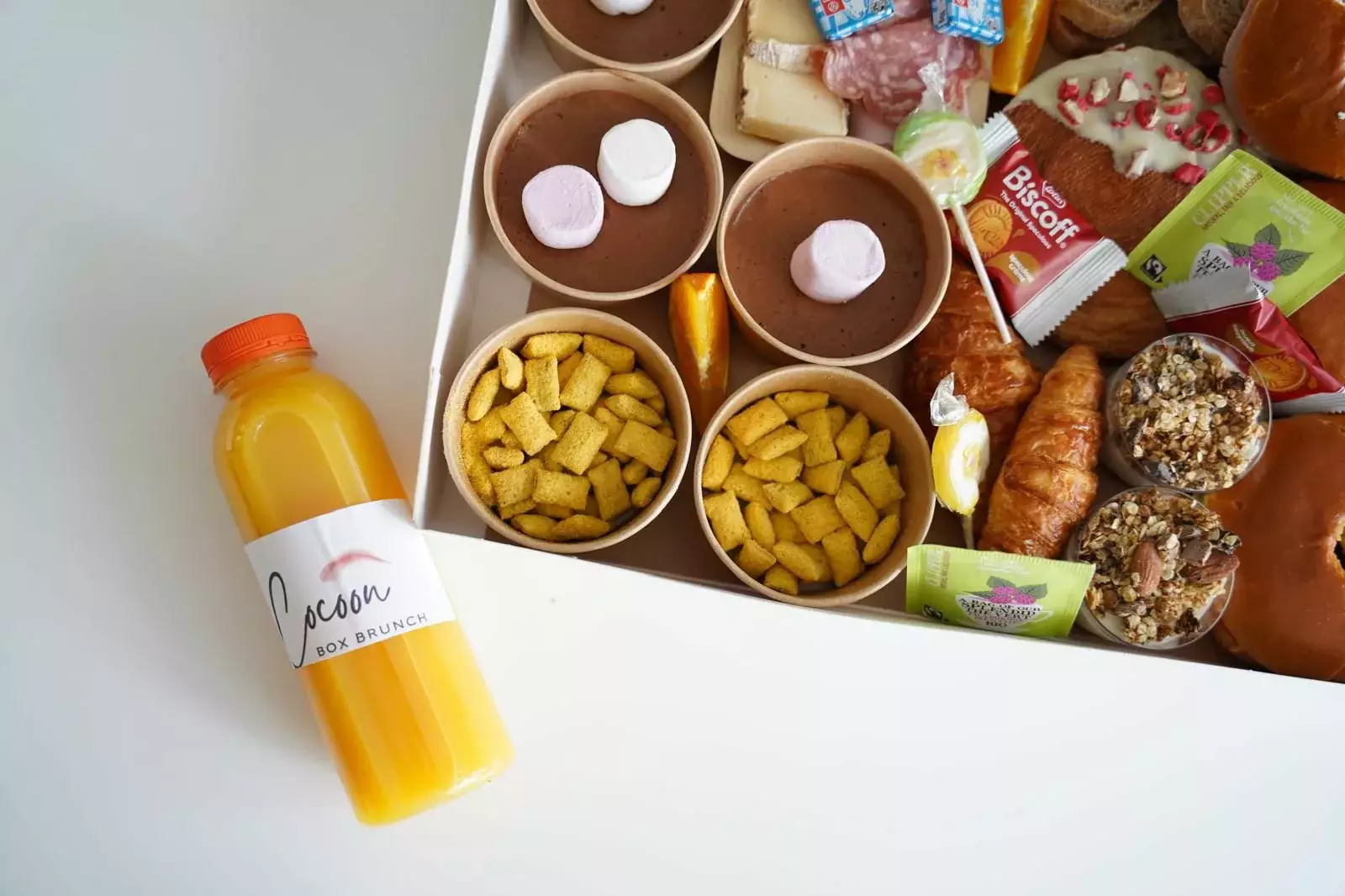 Brunch CocoonBox - Livraison de brunchs à Clermont-Ferrand et agglomération | Contenu de la « Box Brunch Saint-Valentin » Family à 55 €